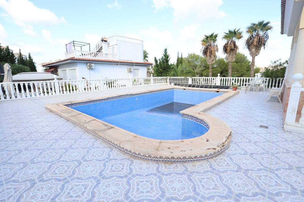 Villa in Alicante, Spain 5 bedrooms, 308 sq.m. No. 179617