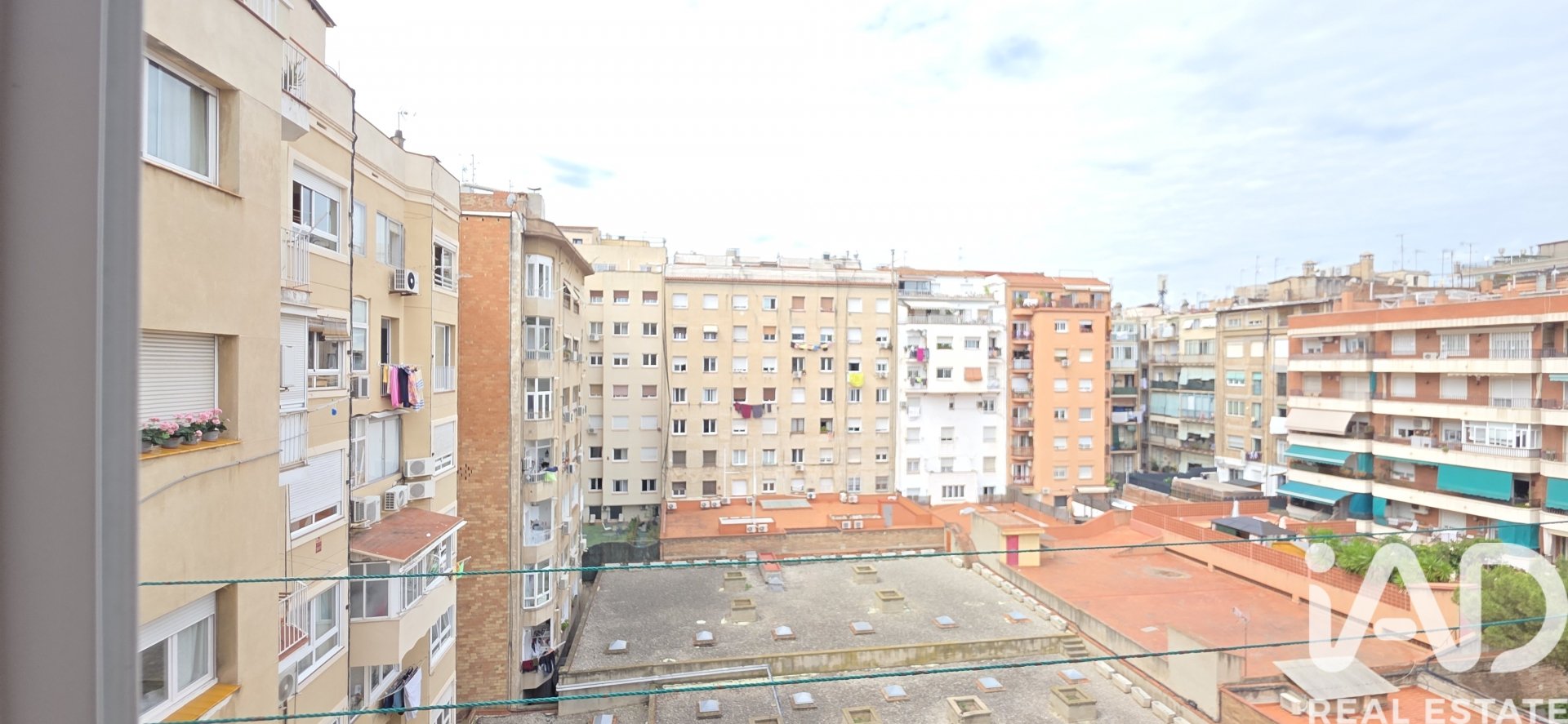 Takvåning i Barcelona, Spanien 3 sovrum, 91 kvm. Nr. 188334