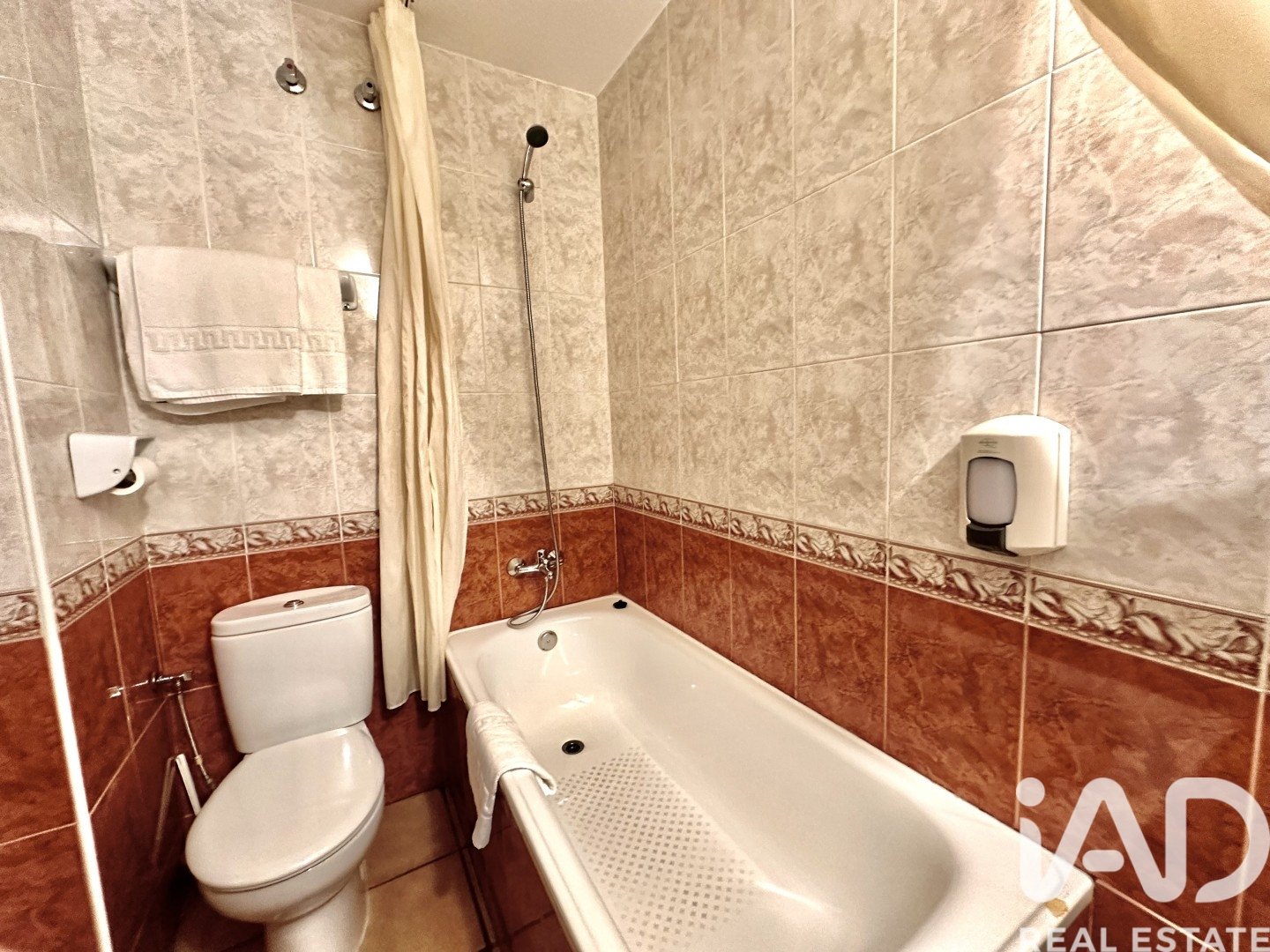 Hotel en Ayamonte, Huelva, España 25 dormitorios, 870 m2 No. 188130
