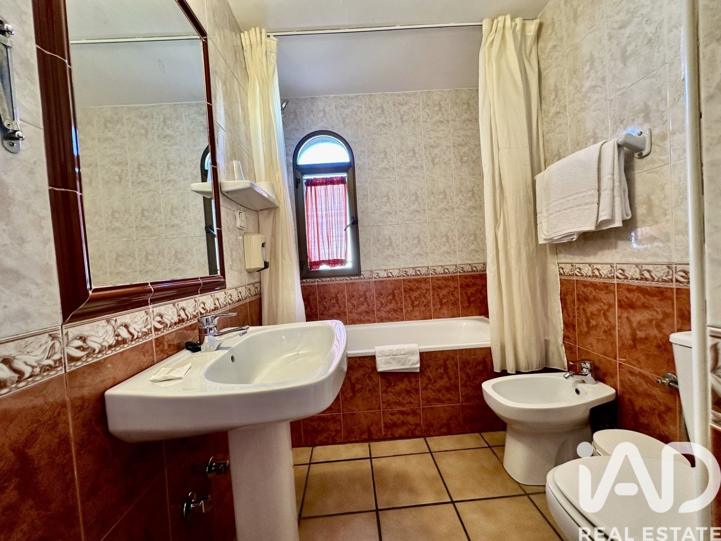 Hotel en Ayamonte, Huelva, España 25 dormitorios, 870 m2 No. 188130