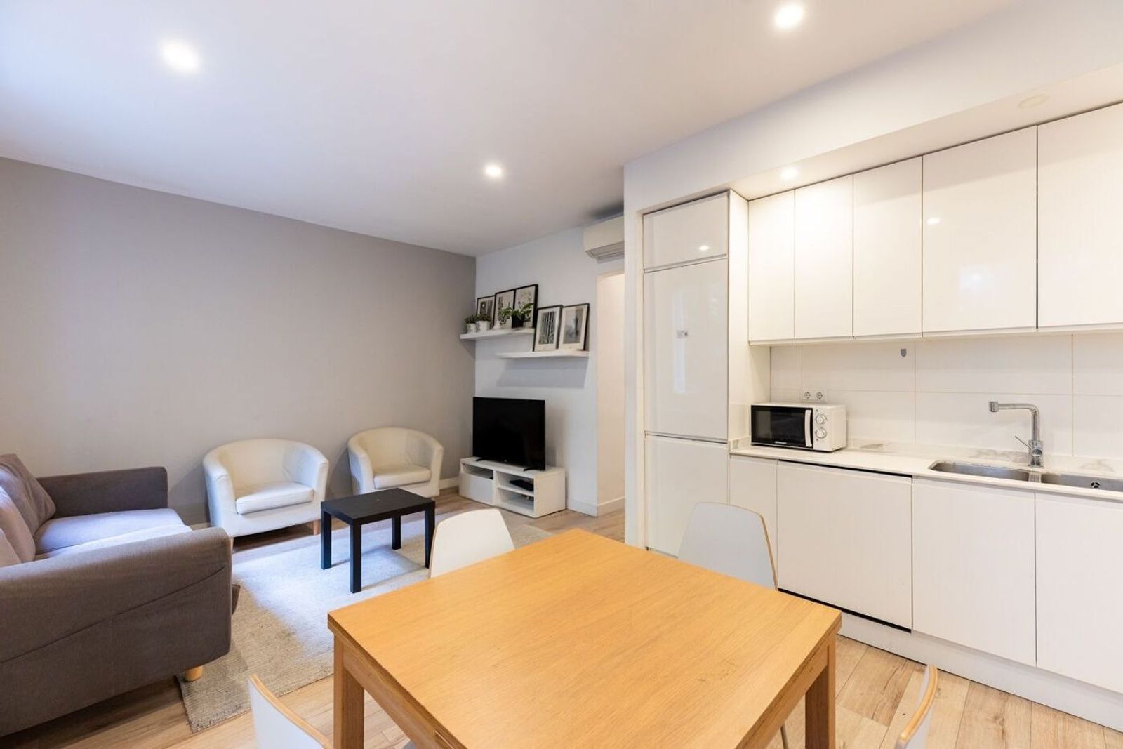 Apartamento en Barcelona, España 3 dormitorios, 72 m2 No. 182384