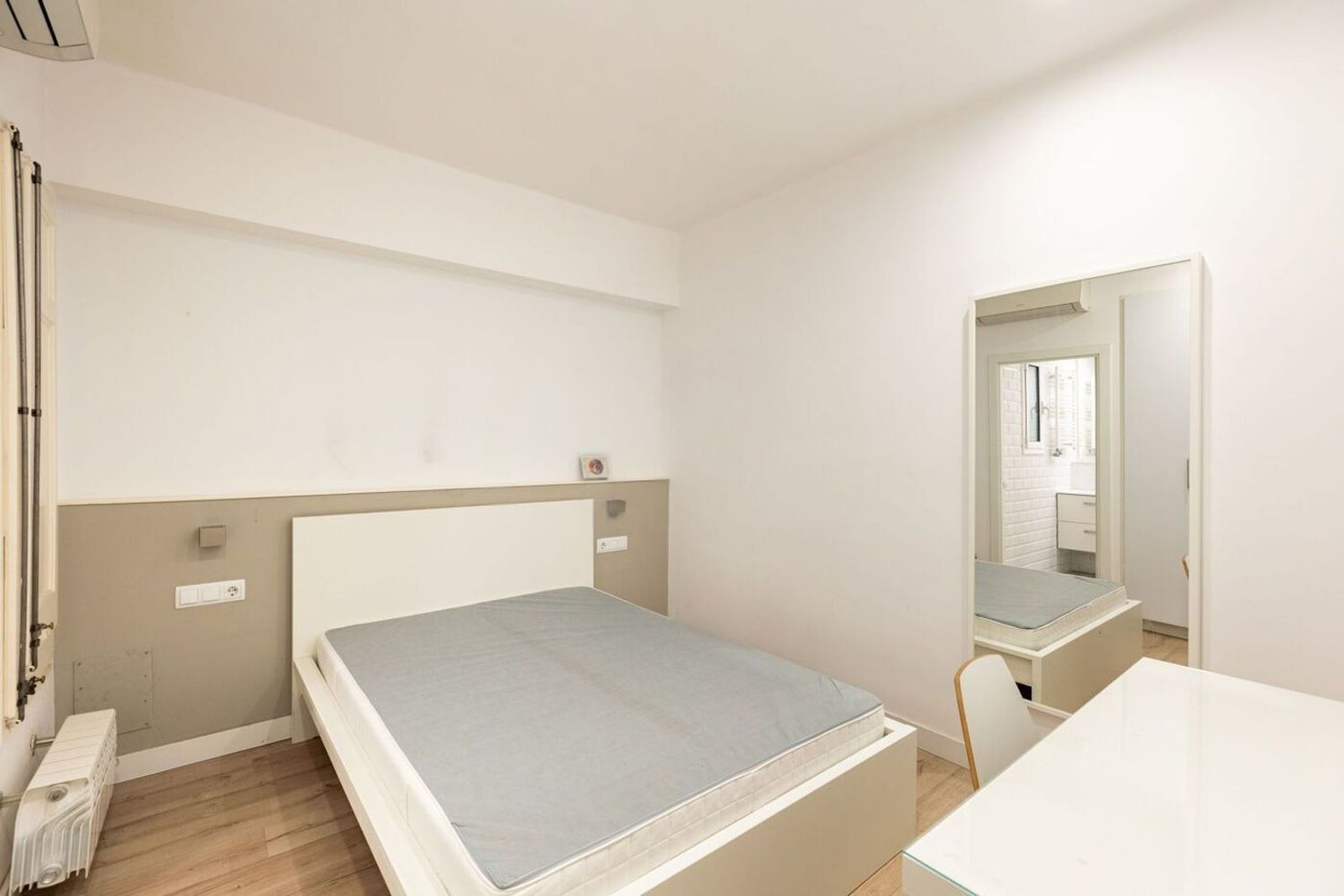 Apartamento en Barcelona, España 3 dormitorios, 72 m2 No. 182384