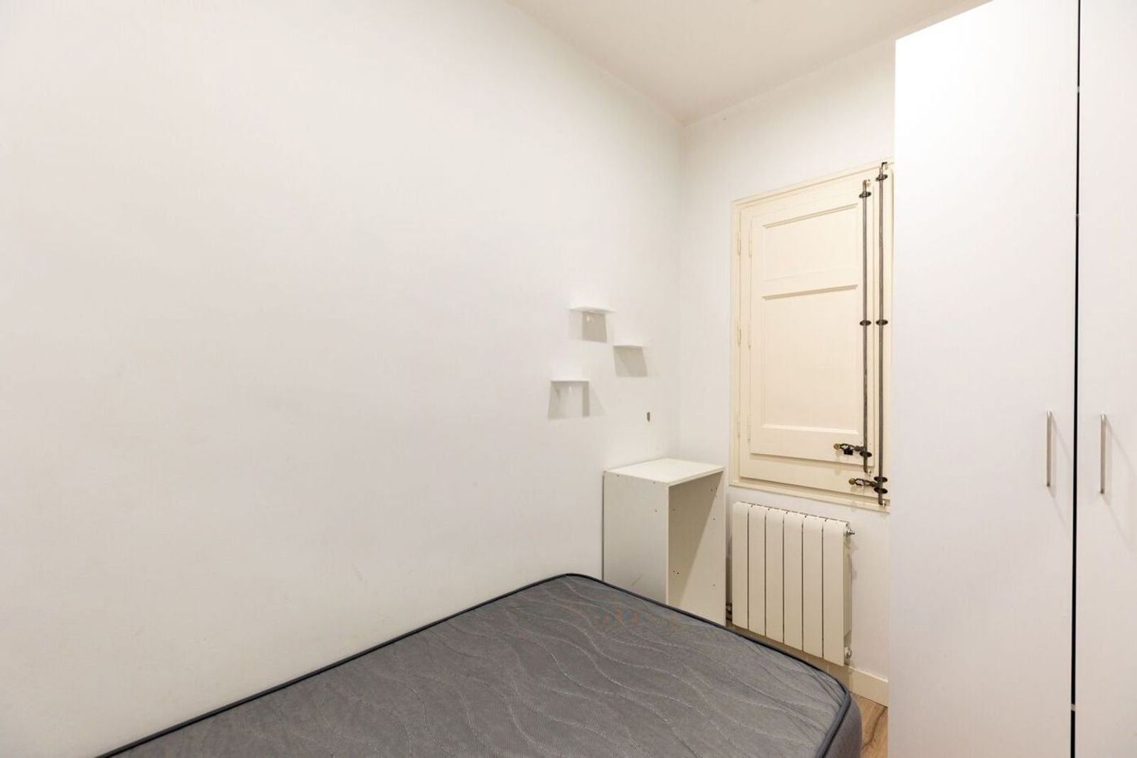 Apartamento en Barcelona, España 3 dormitorios, 72 m2 No. 182384