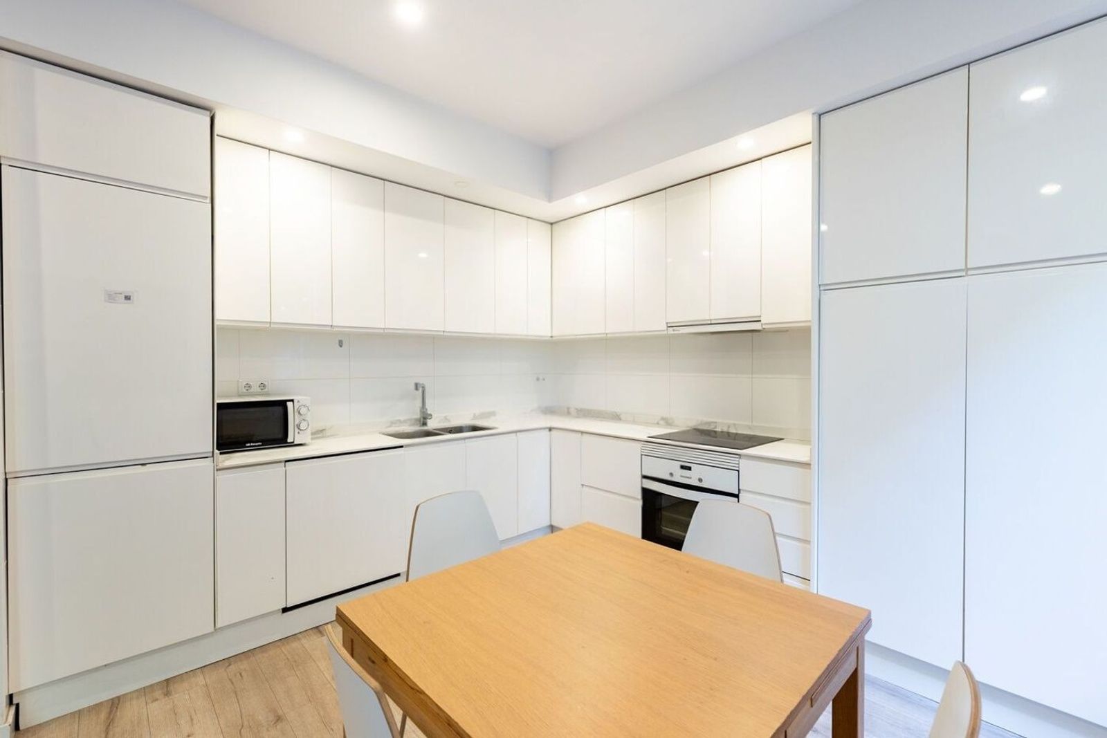 Apartamento en Barcelona, España 3 dormitorios, 72 m2 No. 182384