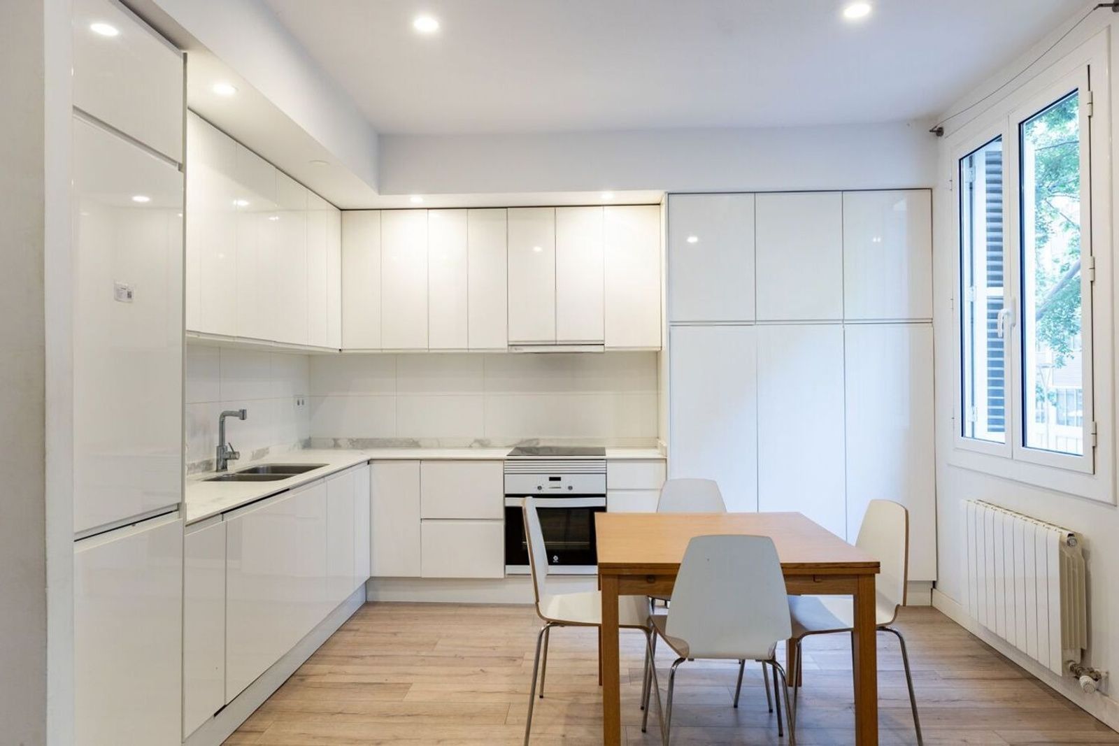 Apartamento en Barcelona, España 3 dormitorios, 72 m2 No. 182384