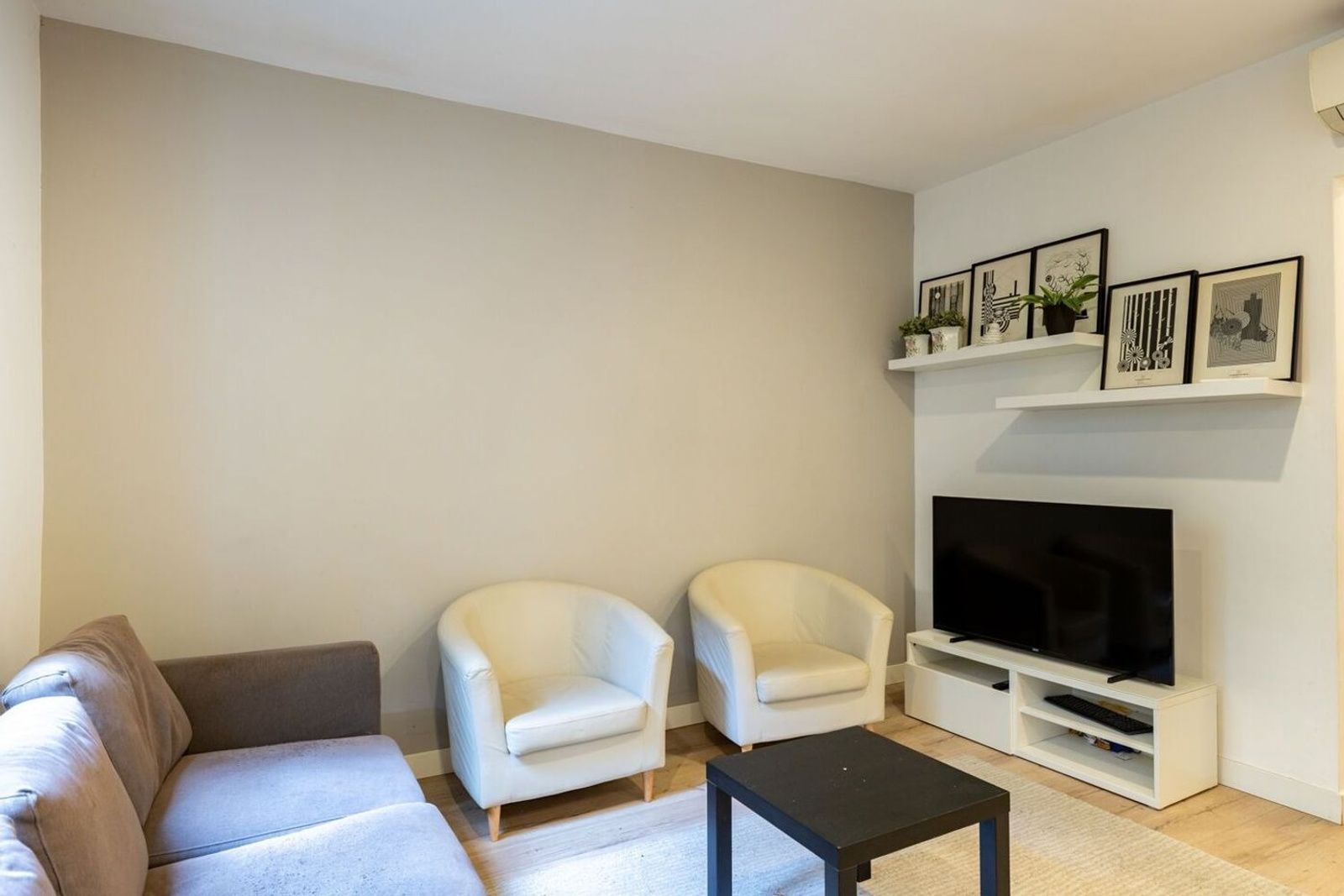 Apartamento en Barcelona, España 3 dormitorios, 72 m2 No. 182384