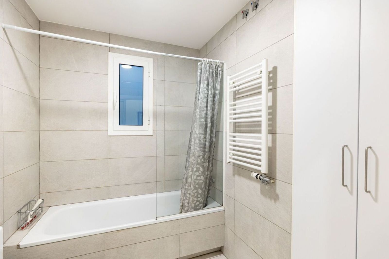 Apartamento en Barcelona, España 3 dormitorios, 72 m2 No. 182384