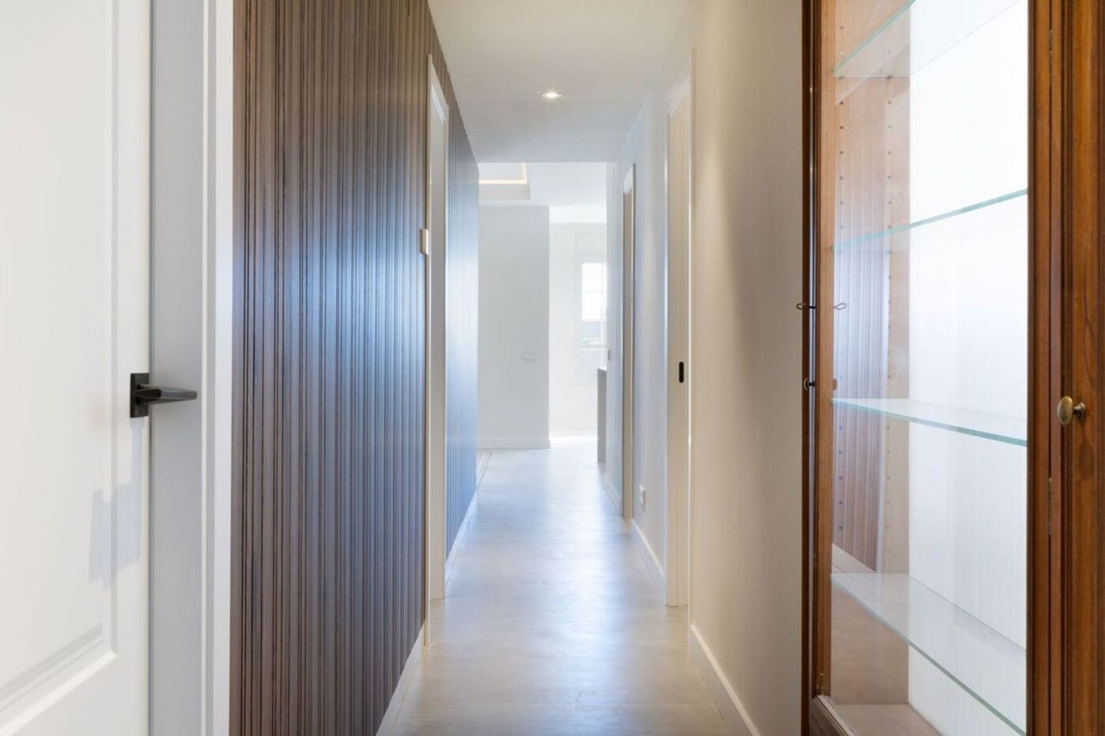 Apartamento en Barcelona, España 3 dormitorios, 131 m2 No. 182383