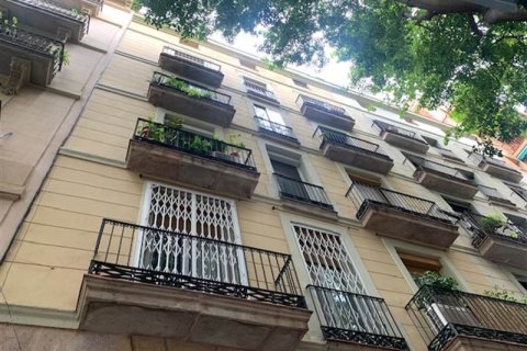 Commercial property in Barcelona, Spain 132 sq.m. No. 192369