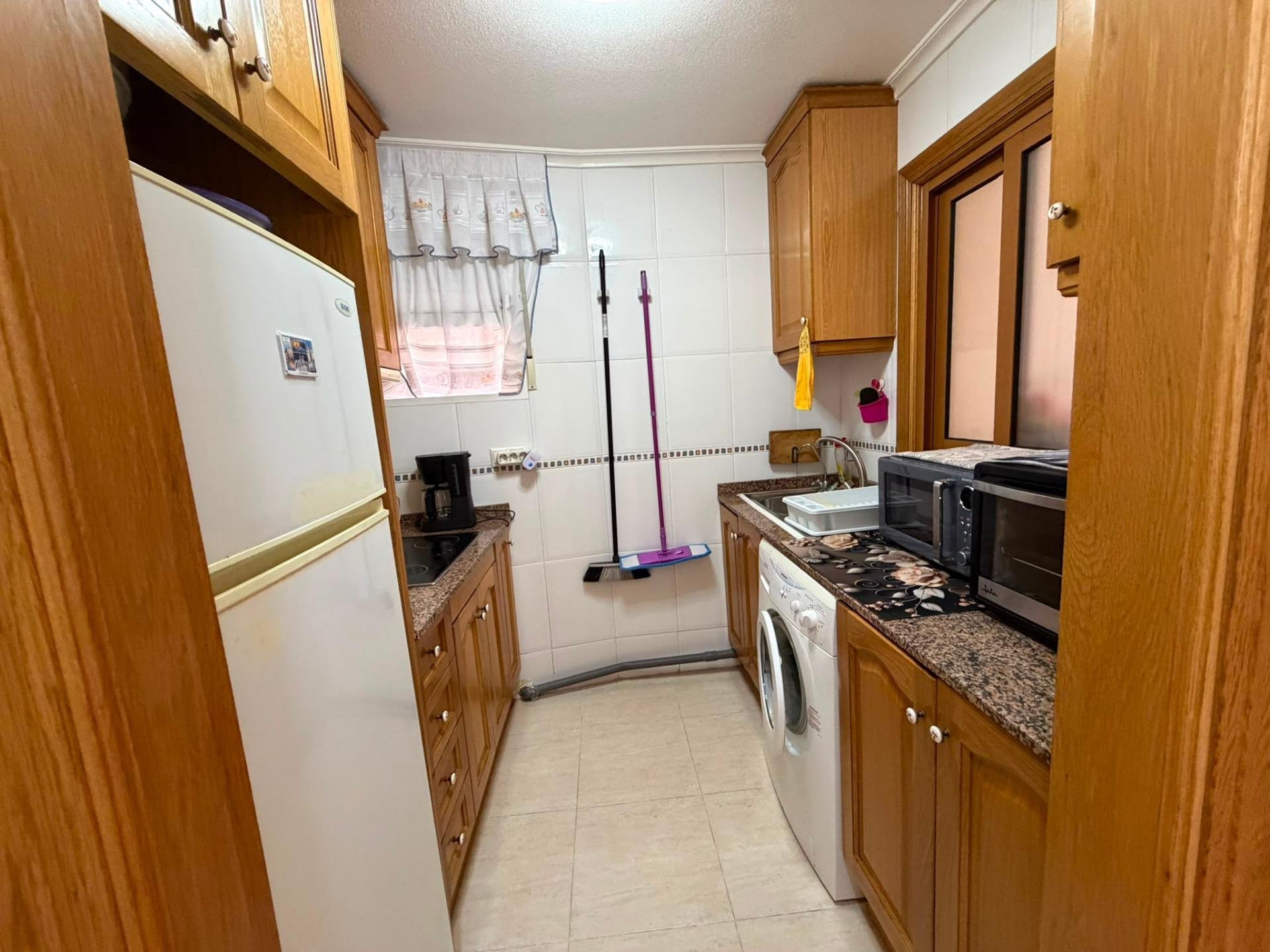 Apartamento en Torrevieja, Alicante, España 1 dormitorio, 70 m2 No. 196673