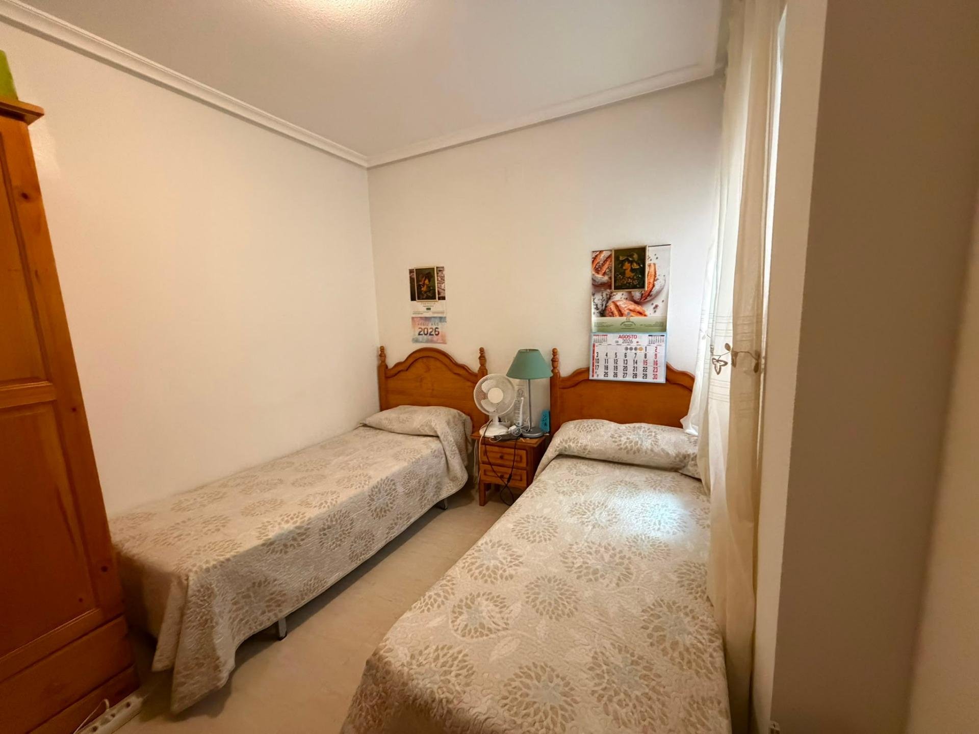 Apartamento en Torrevieja, Alicante, España 1 dormitorio, 70 m2 No. 196673