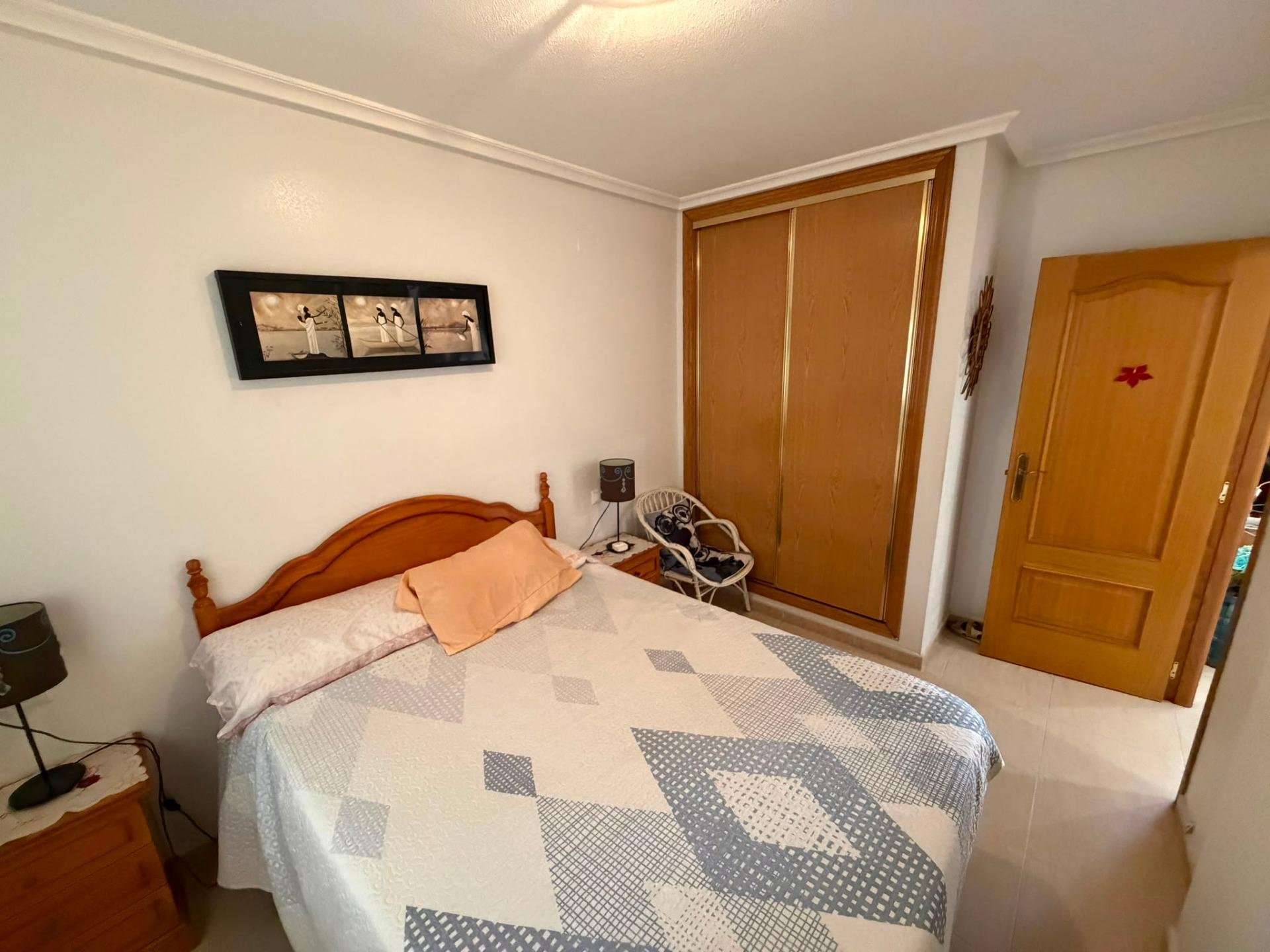 Apartamento en Torrevieja, Alicante, España 1 dormitorio, 70 m2 No. 196673