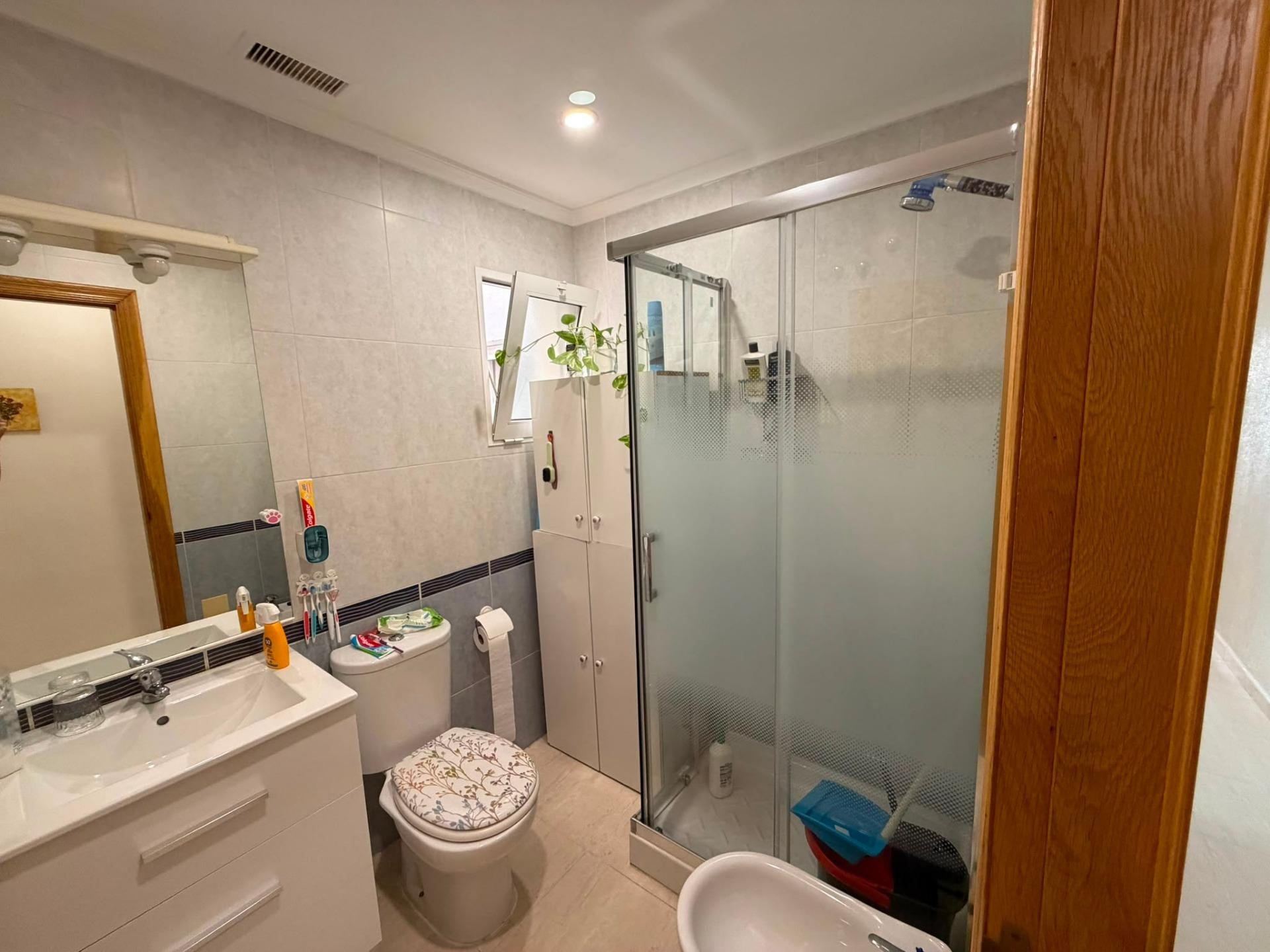 Apartamento en Torrevieja, Alicante, España 1 dormitorio, 70 m2 No. 196673