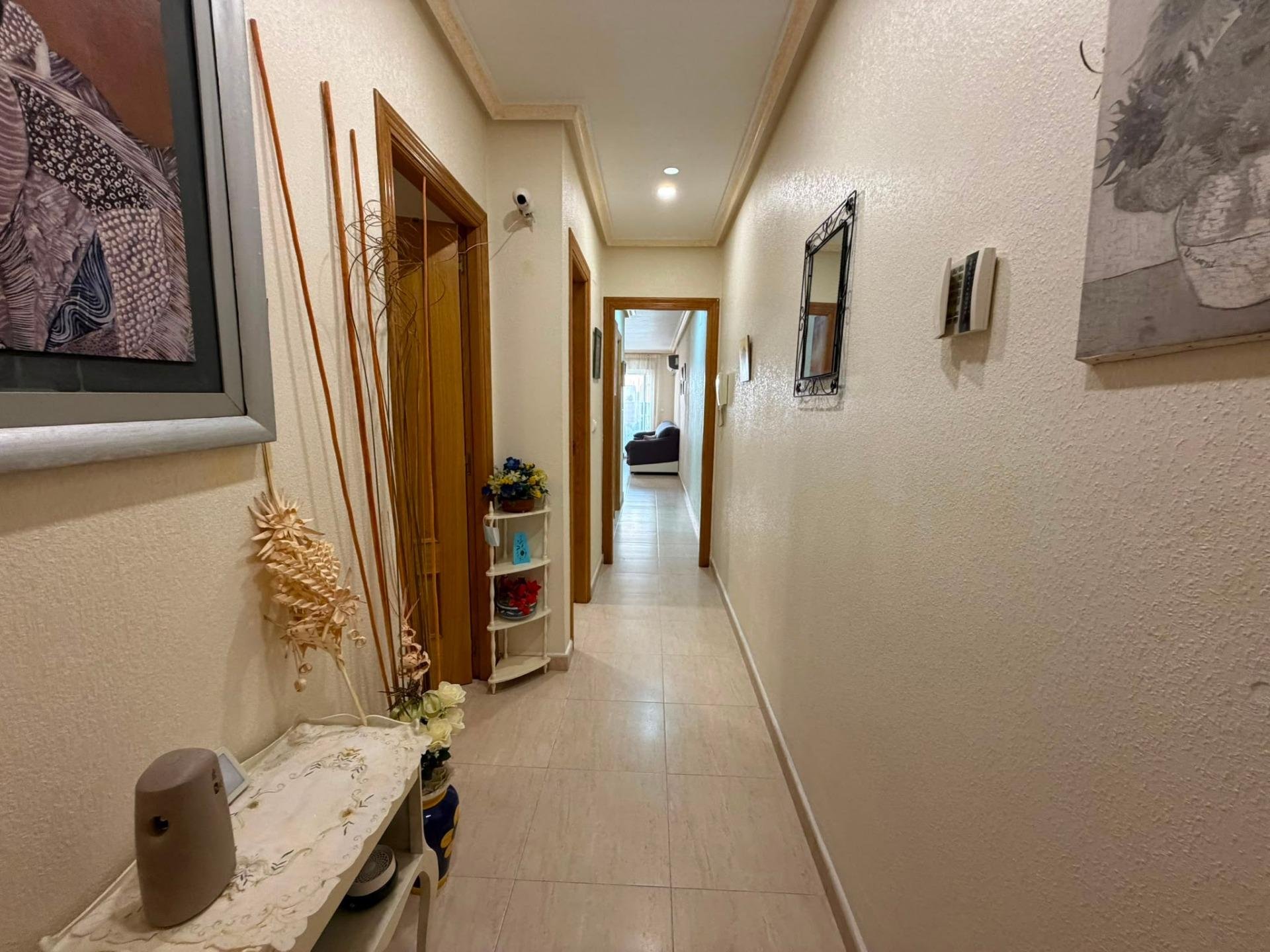 Apartamento en Torrevieja, Alicante, España 1 dormitorio, 70 m2 No. 196673
