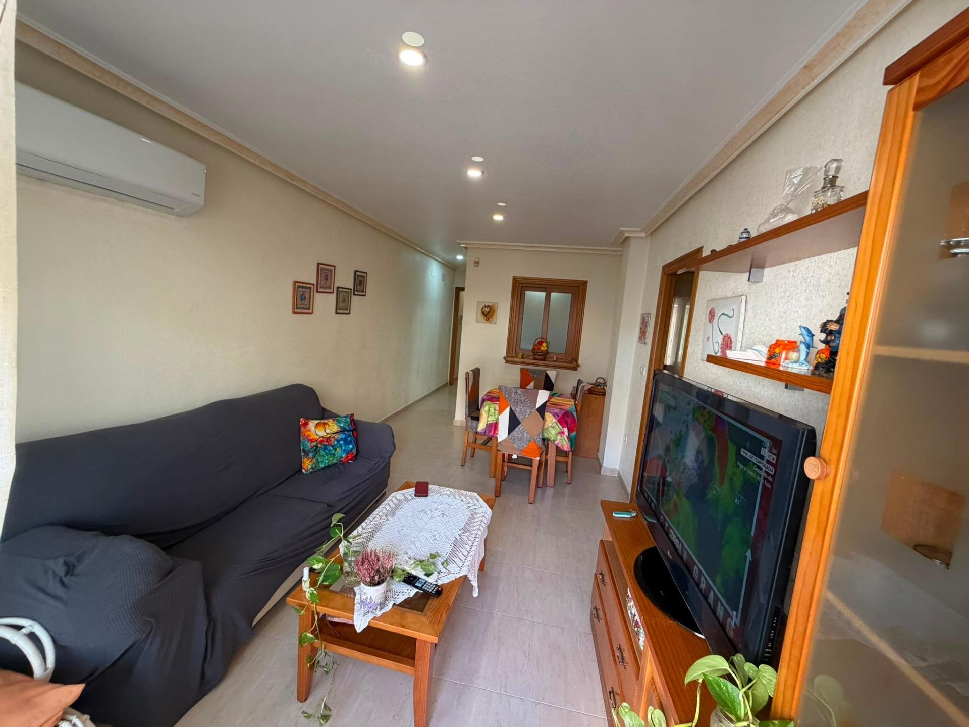 Apartamento en Torrevieja, Alicante, España 1 dormitorio, 70 m2 No. 196673