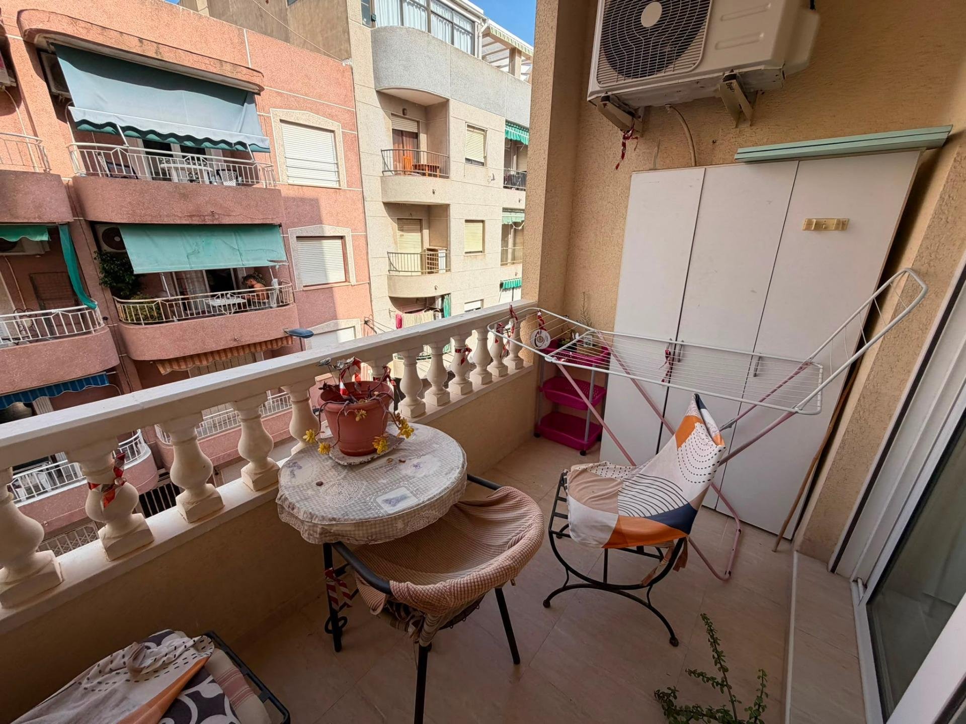Apartamento en Torrevieja, Alicante, España 1 dormitorio, 70 m2 No. 196673