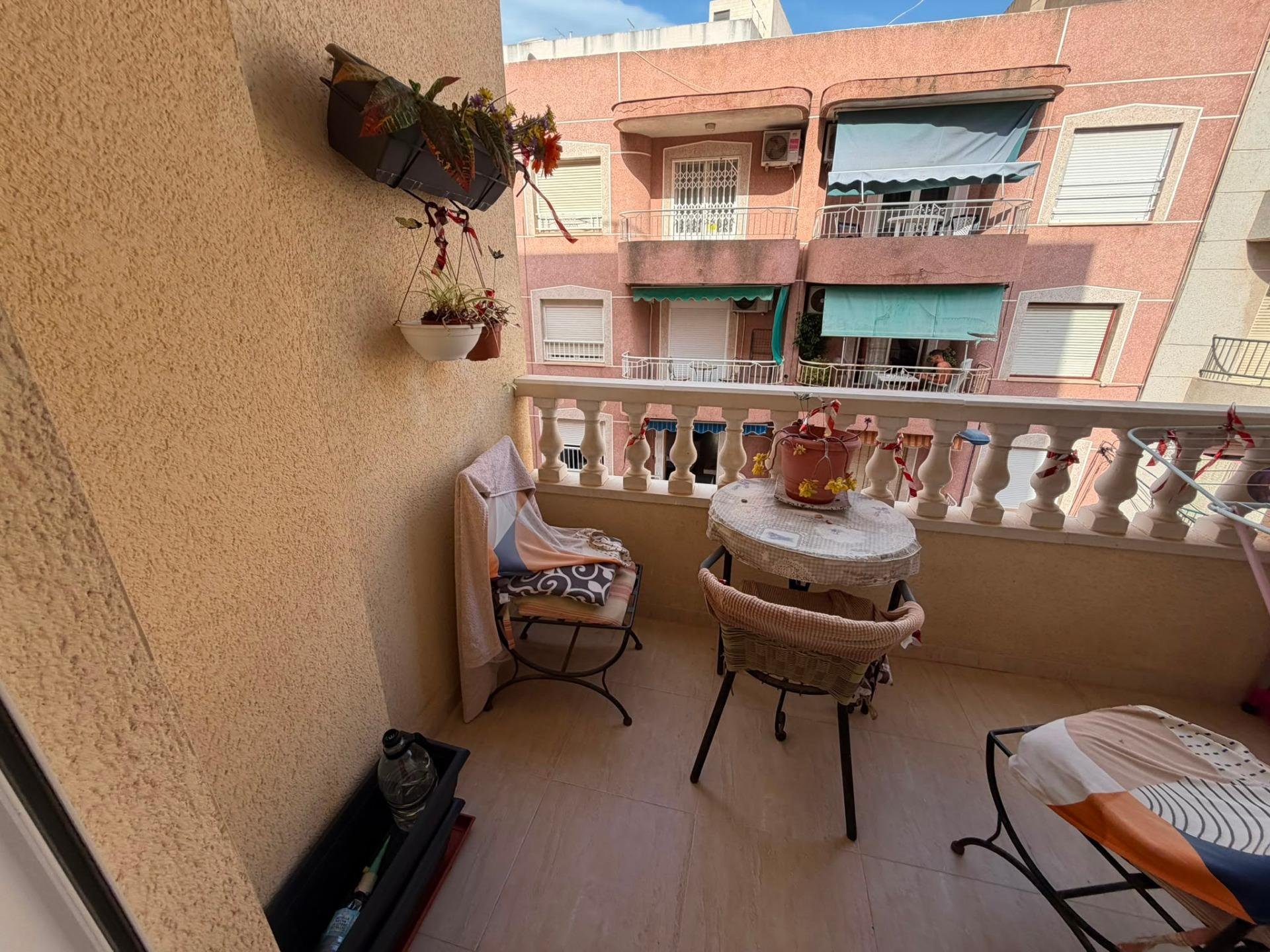 Apartamento en Torrevieja, Alicante, España 1 dormitorio, 70 m2 No. 196673