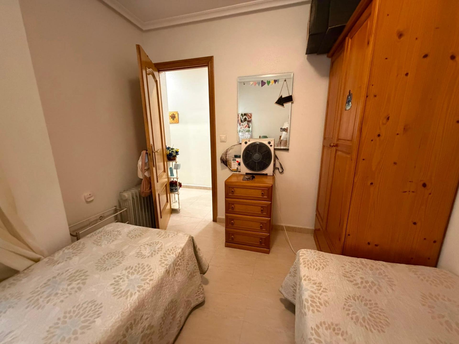 Apartamento en Torrevieja, Alicante, España 1 dormitorio, 70 m2 No. 196673