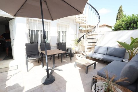 Bungalow en Torrevieja, Alicante, España 3 dormitorios, 60 m2 No. 196677