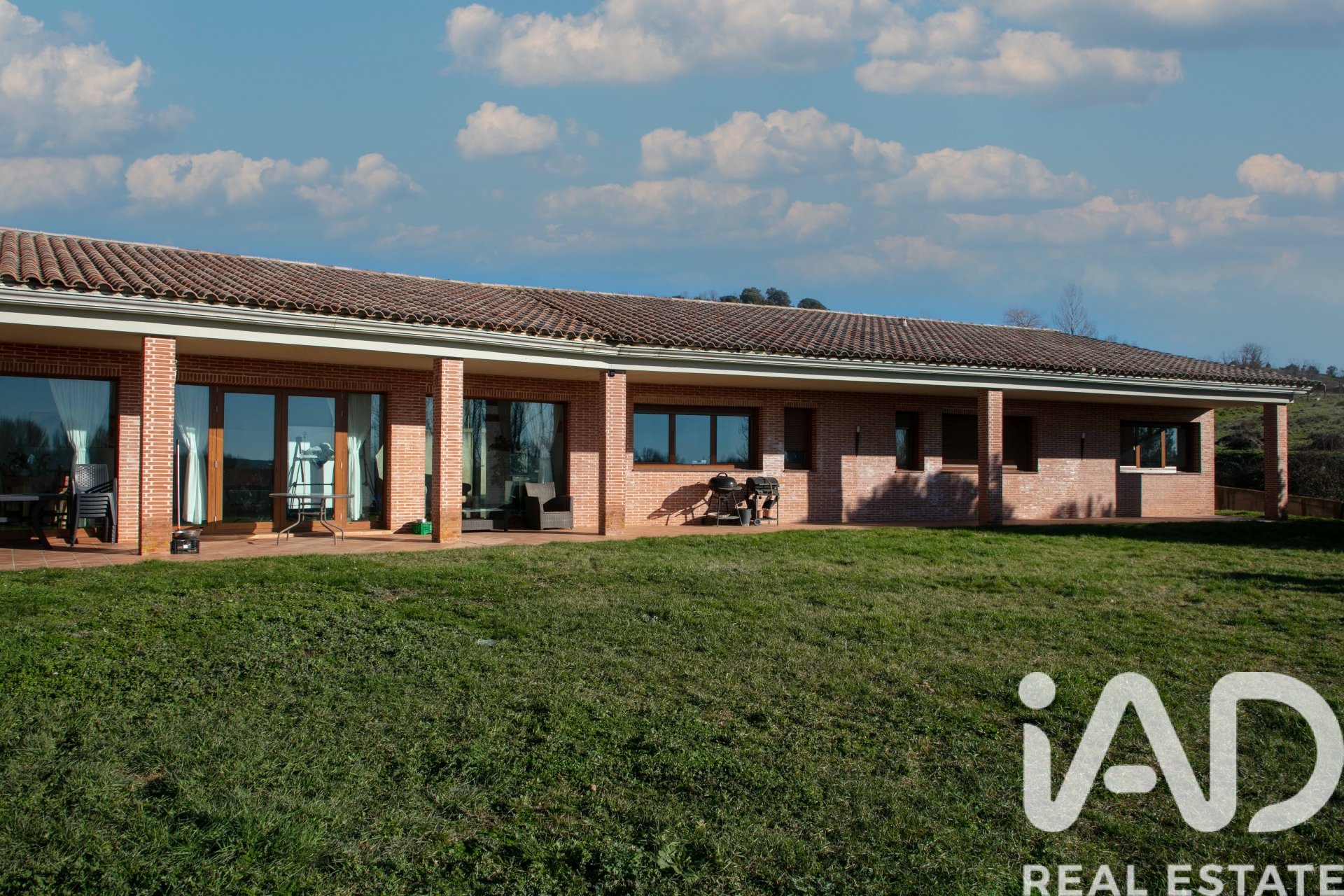 Talo Villaquilambre, Leon, Espanja 5 makuuhuonetta, 446 m2 No. 172398