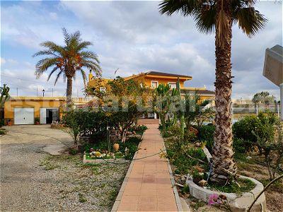 Villa i La Alfoquia, Almeria, Spanien 7 sovrum, 500 kvm. Nr. 78048