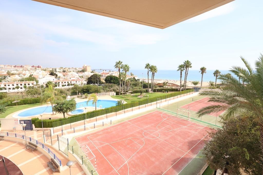 Apartamento en Mil Palmeras, Alicante, España 3 dormitorios, 119 m2 No. 189371