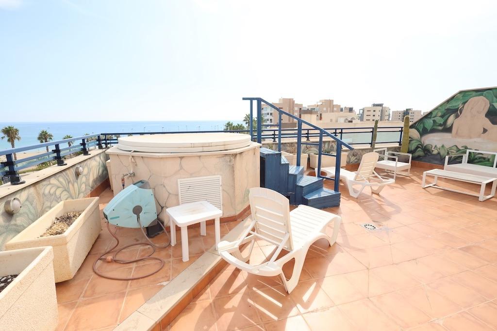 Apartamento en Mil Palmeras, Alicante, España 3 dormitorios, 119 m2 No. 189371