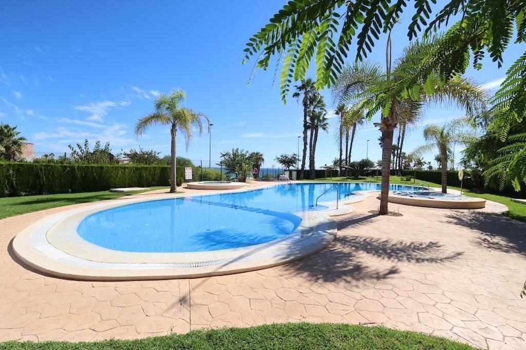 Apartamento en Mil Palmeras, Alicante, España 3 dormitorios, 119 m2 No. 189371