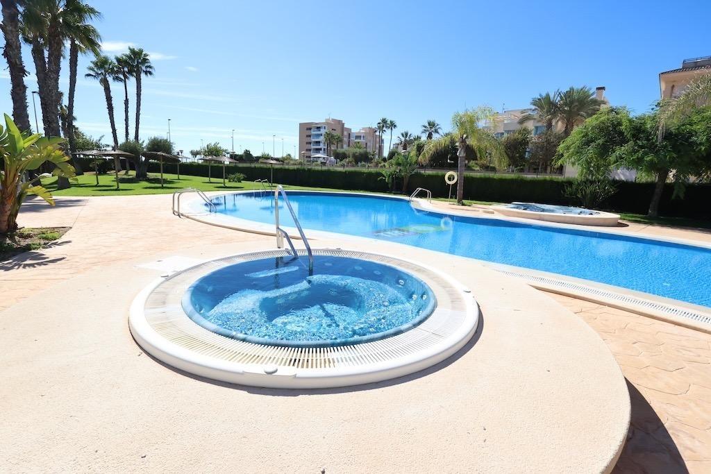 Apartamento en Mil Palmeras, Alicante, España 3 dormitorios, 119 m2 No. 189371