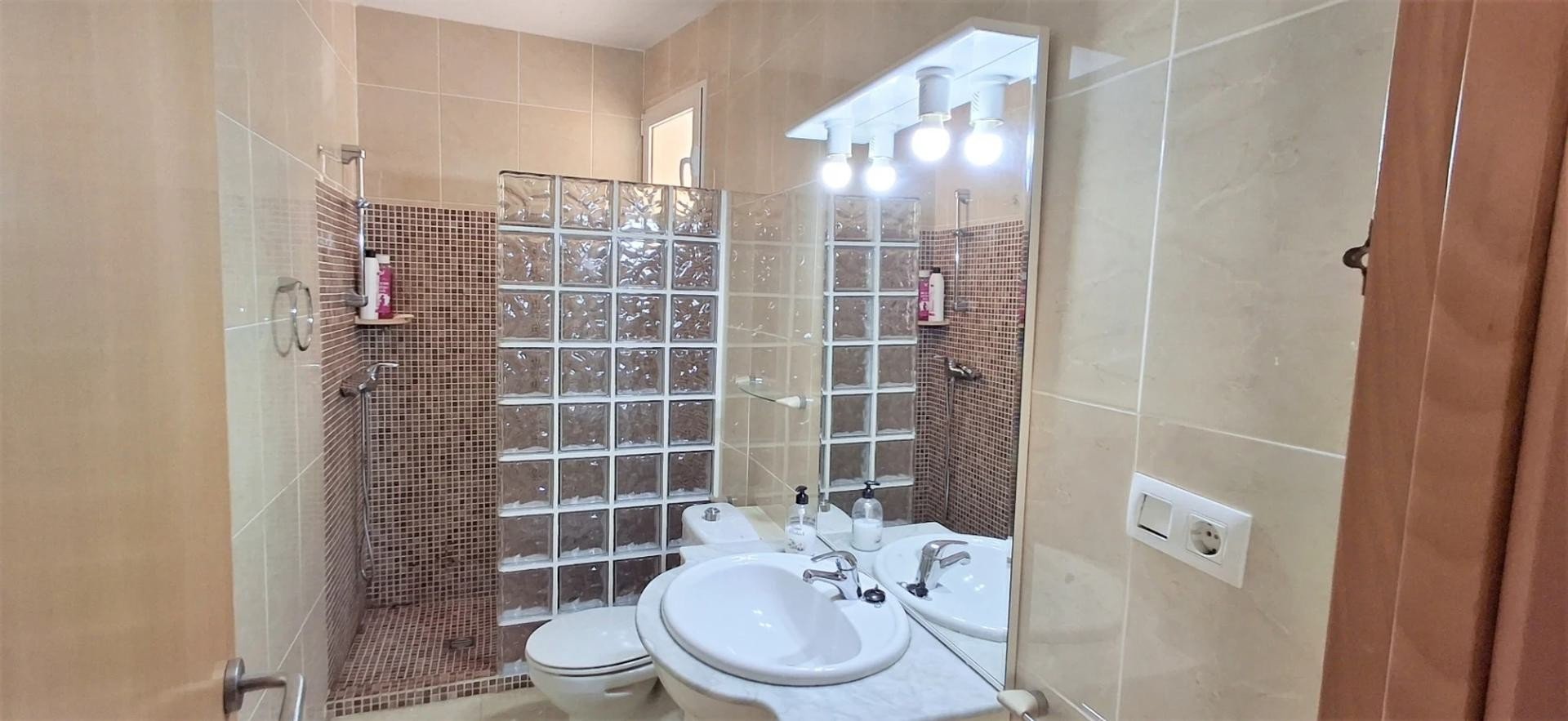 Villa à Calpe, Alicante, Espagne 3 chambres, 195 m2 No. 196316