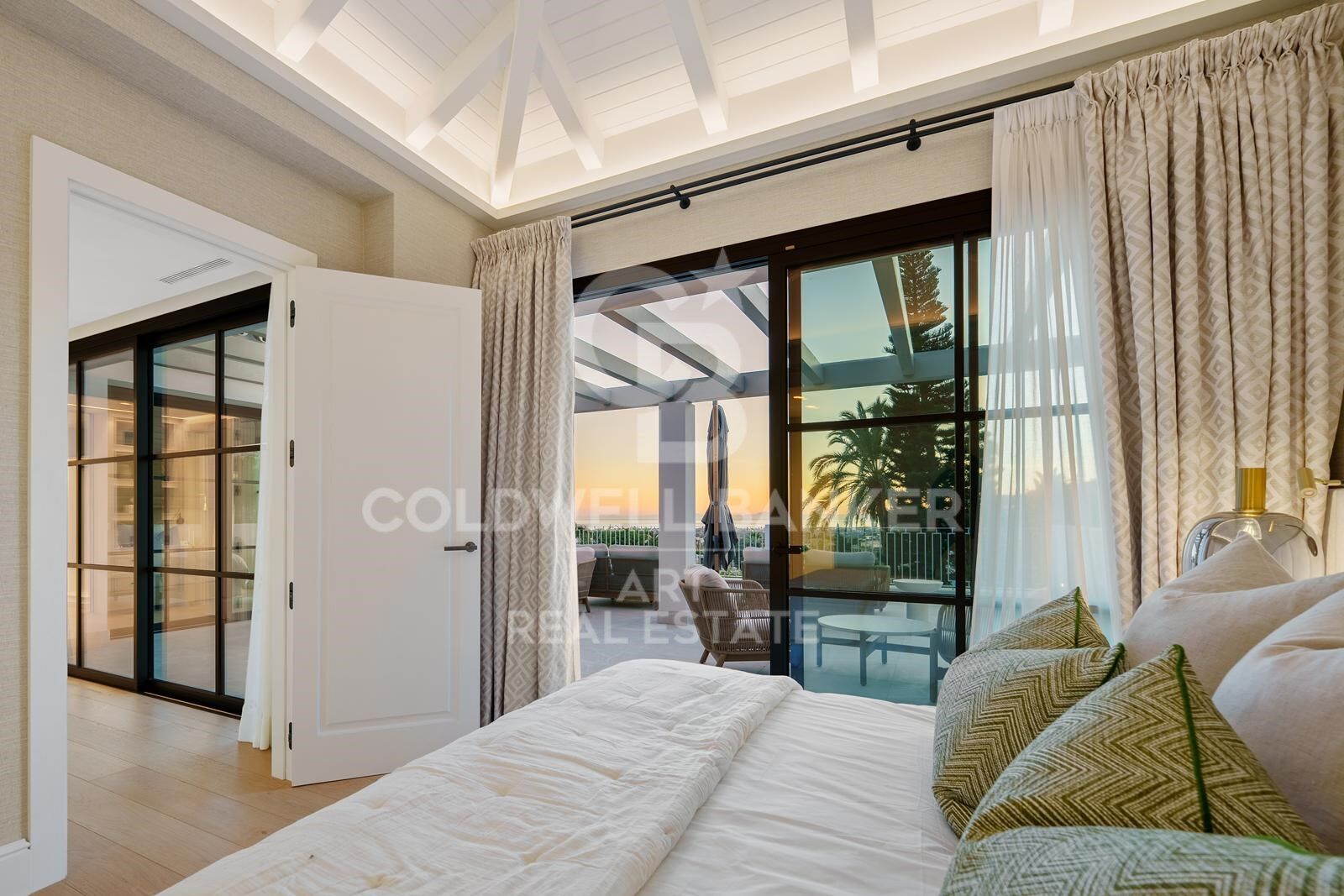 Villa in Benahavis, Malaga, Spain 5 bedrooms,  No. 157160