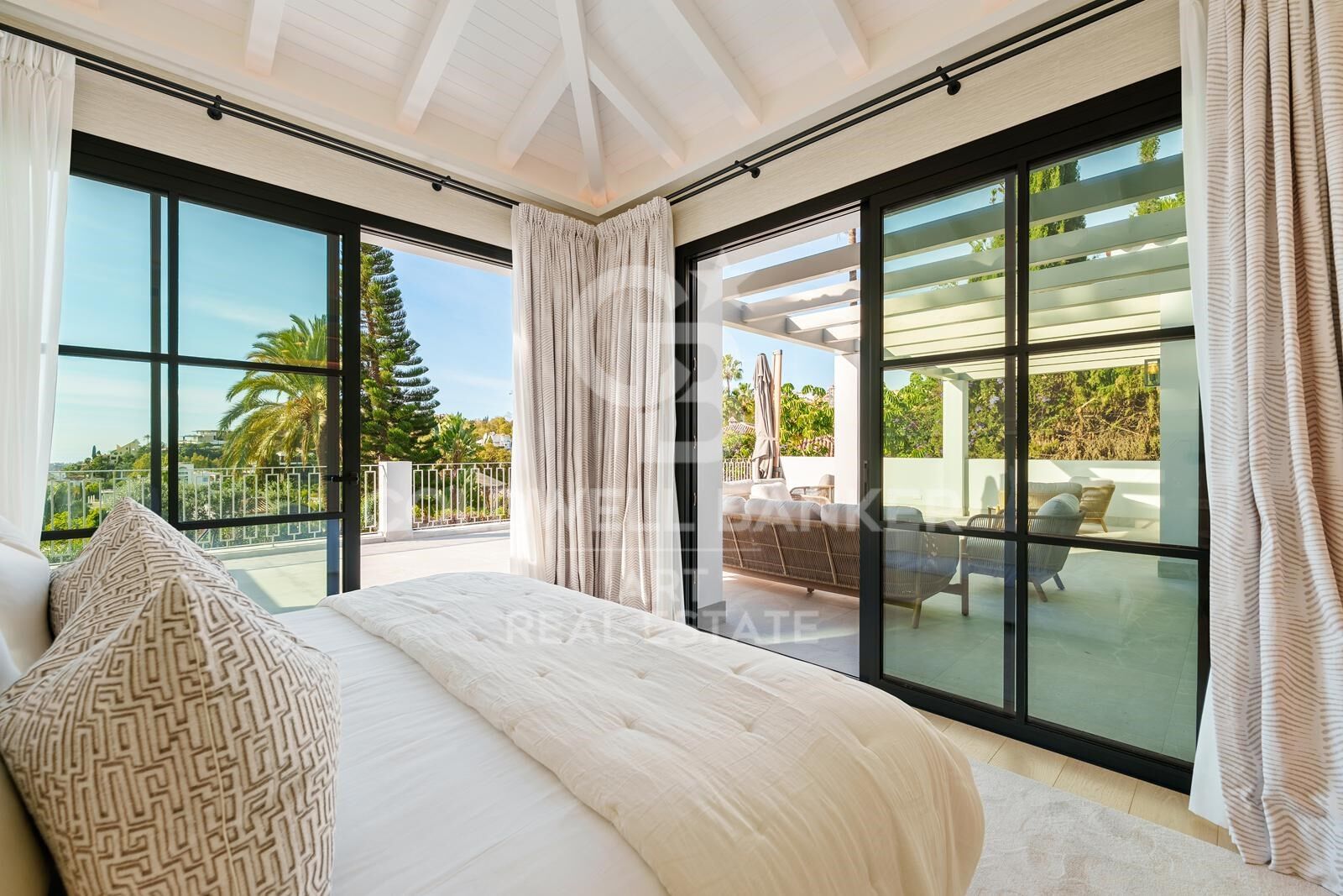 Villa in Benahavis, Malaga, Spain 5 bedrooms,  No. 157160