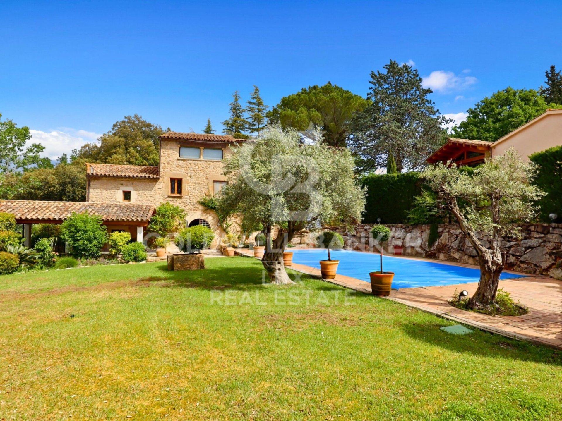 House in Girona, Spain 6 bedrooms, 876 sq.m. No. 160163