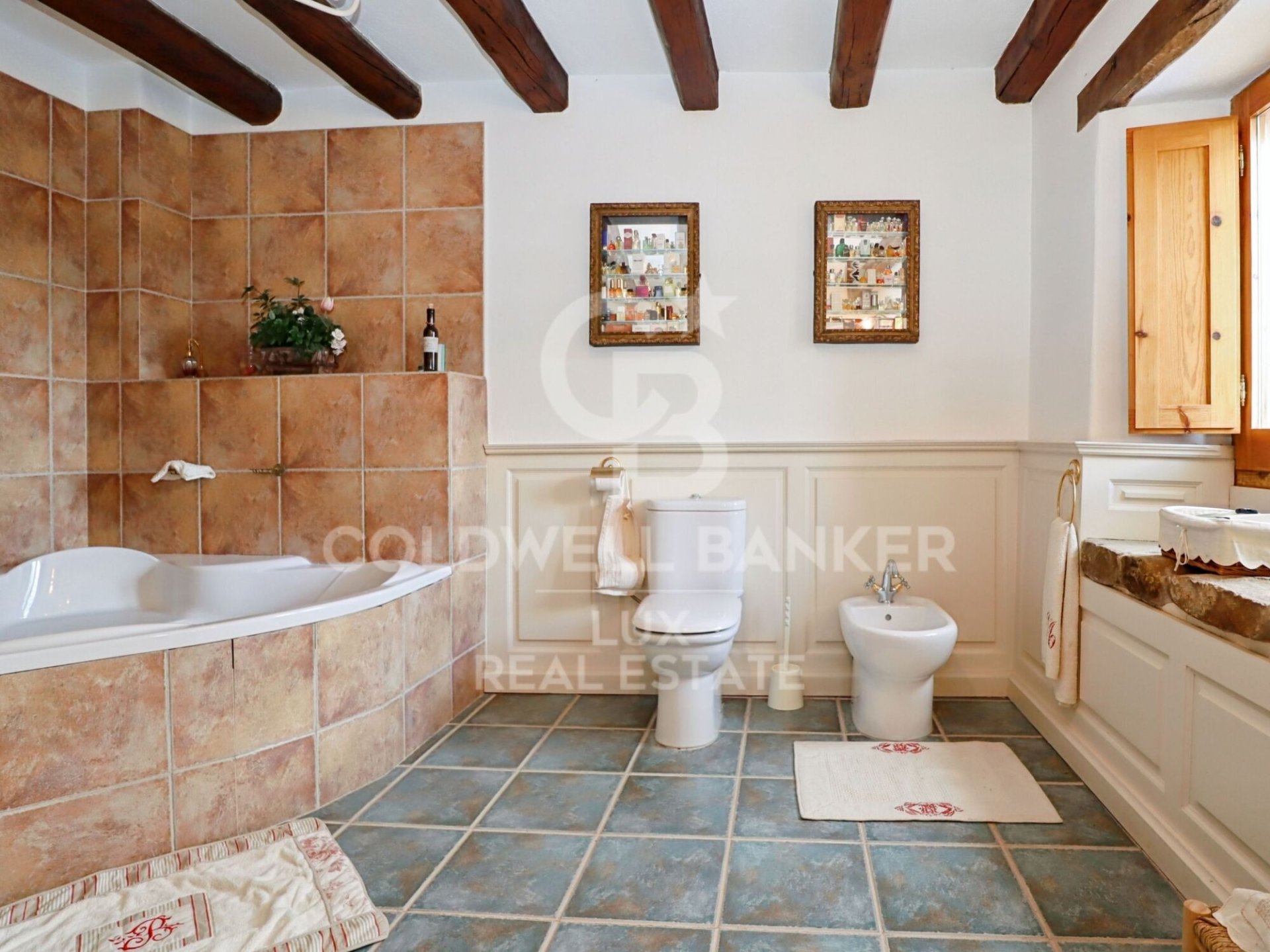 House in Girona, Spain 6 bedrooms, 876 sq.m. No. 160163