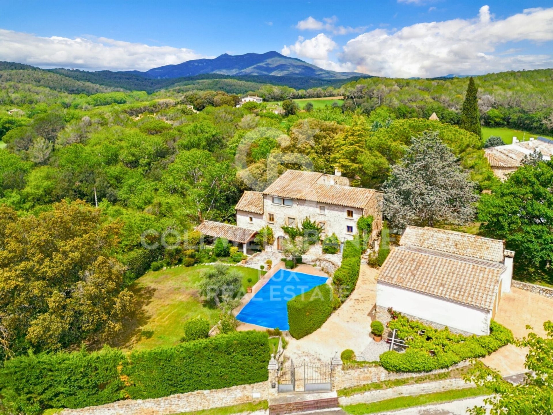 House in Girona, Spain 6 bedrooms, 876 sq.m. No. 160163