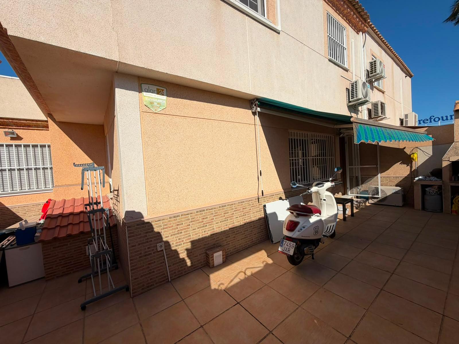 House à Torrevieja, Alicante, Espagne 3 chambres, 70 m2 No. 181868