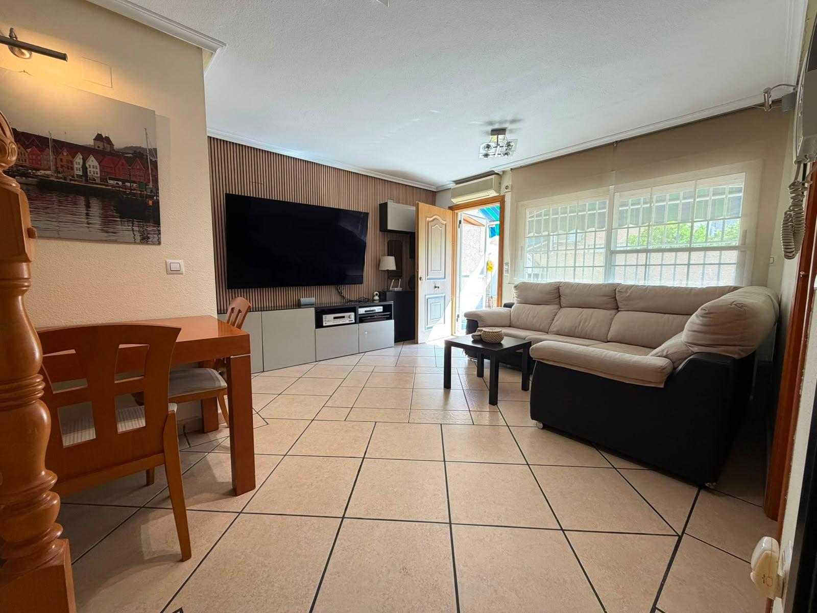 House à Torrevieja, Alicante, Espagne 3 chambres, 70 m2 No. 181868