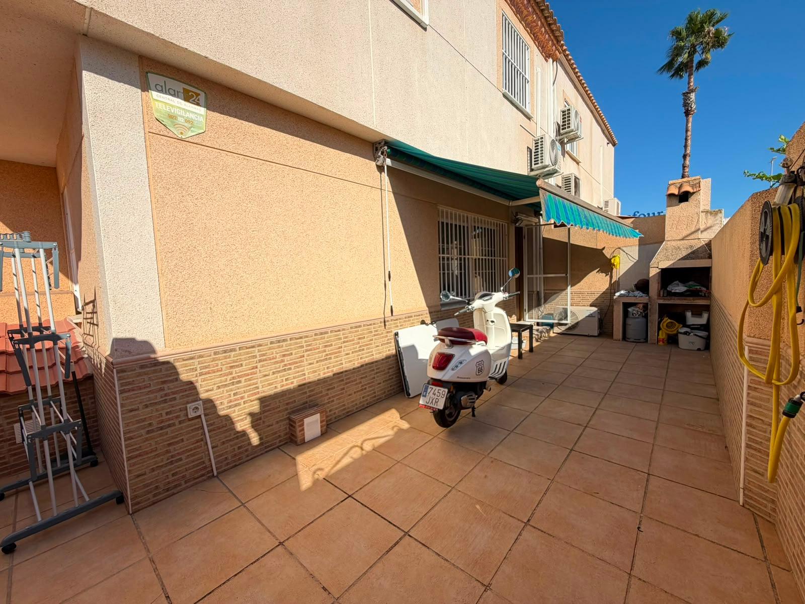House à Torrevieja, Alicante, Espagne 3 chambres, 70 m2 No. 181868