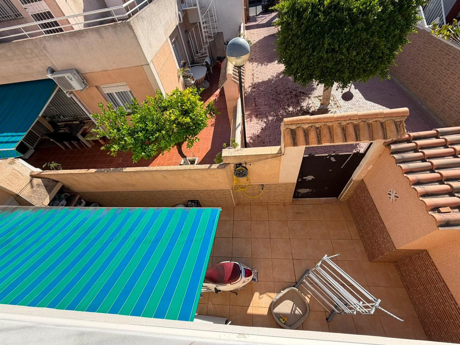House à Torrevieja, Alicante, Espagne 3 chambres, 70 m2 No. 181868