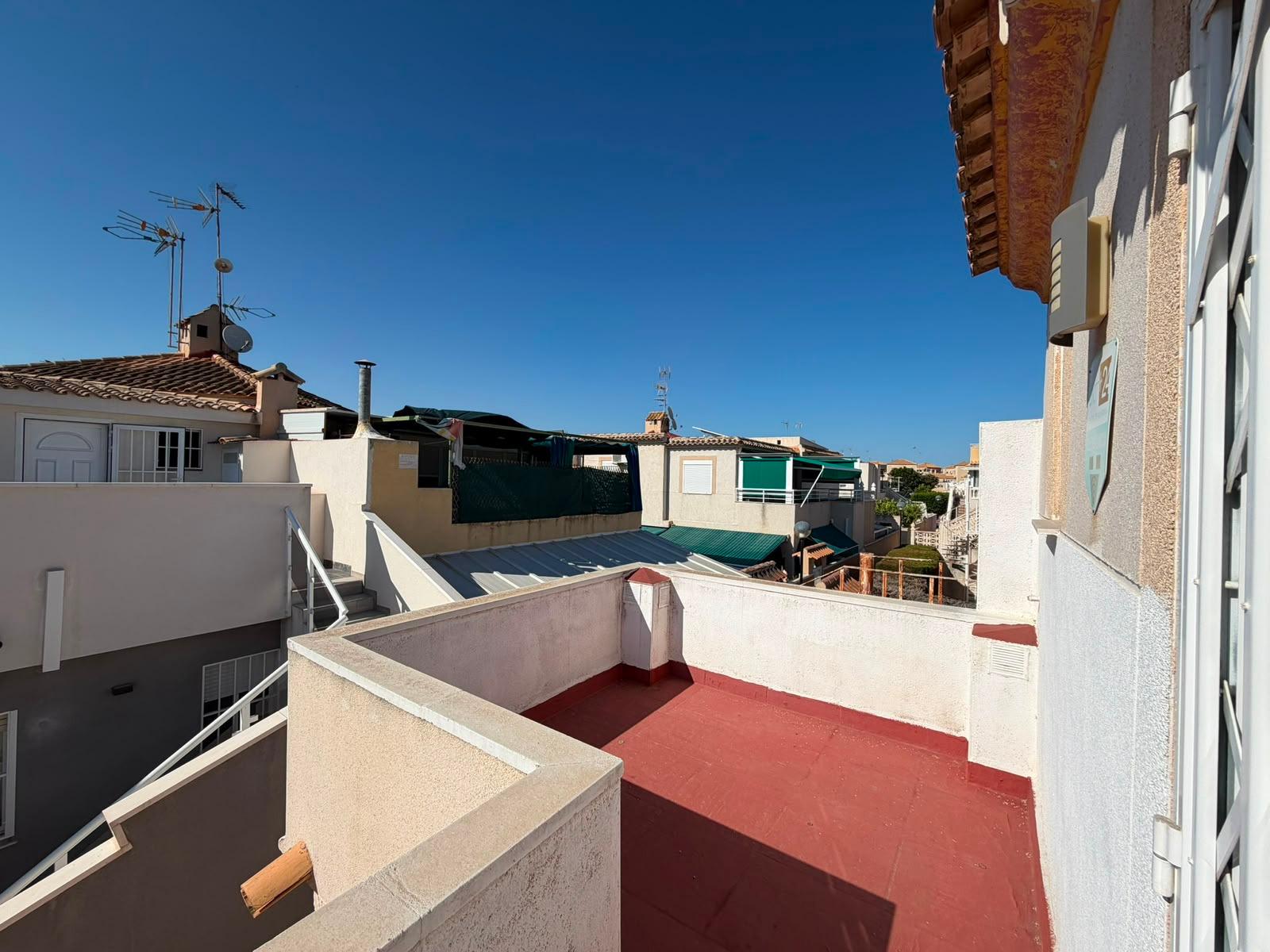 House à Torrevieja, Alicante, Espagne 3 chambres, 70 m2 No. 181868