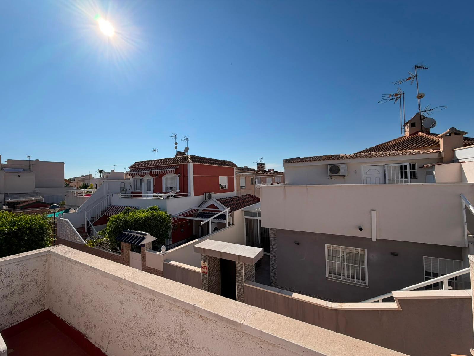House à Torrevieja, Alicante, Espagne 3 chambres, 70 m2 No. 181868