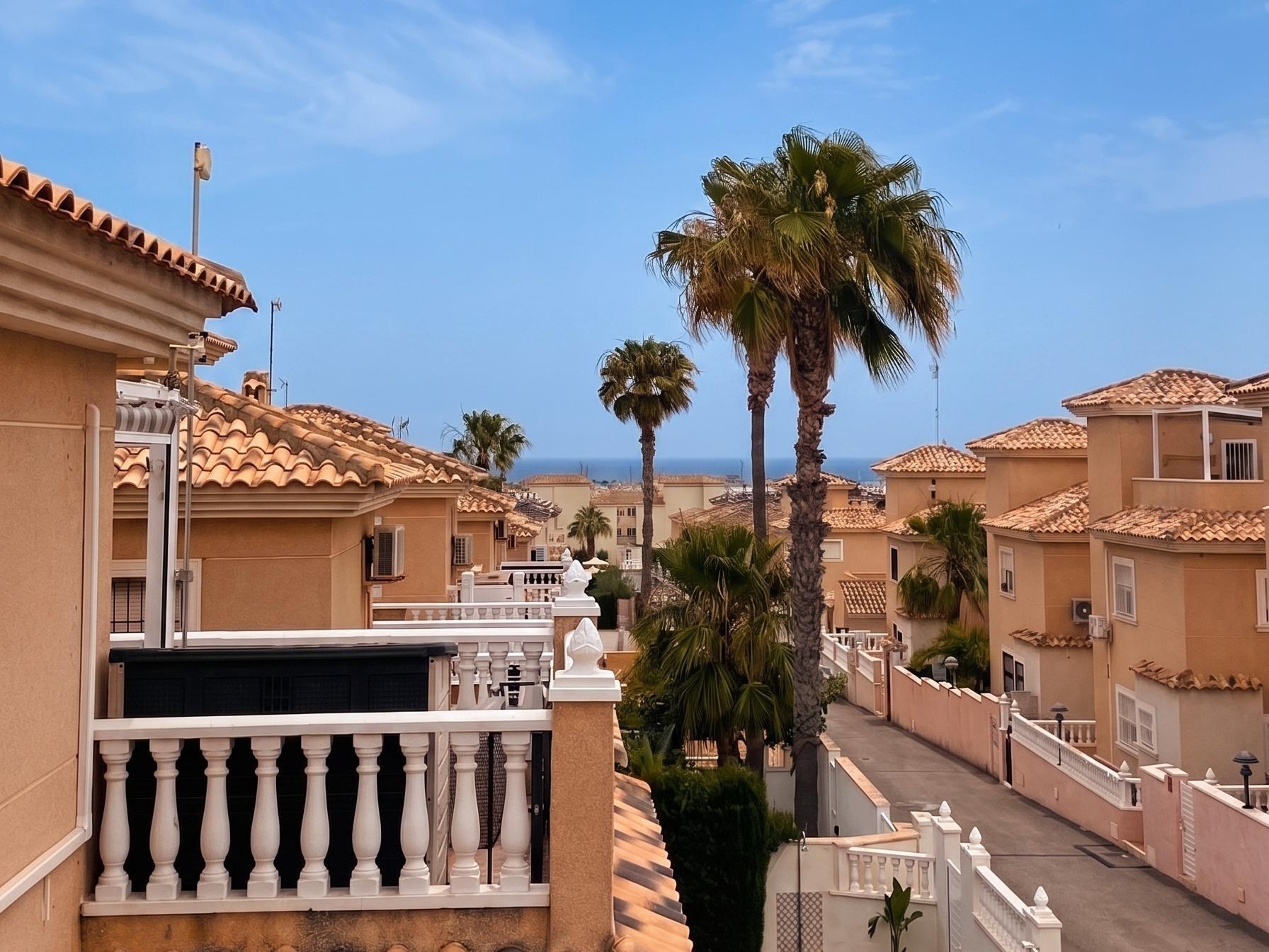 Villa à Torrevieja, Alicante, Espagne 3 chambres, 183 m2 No. 194500