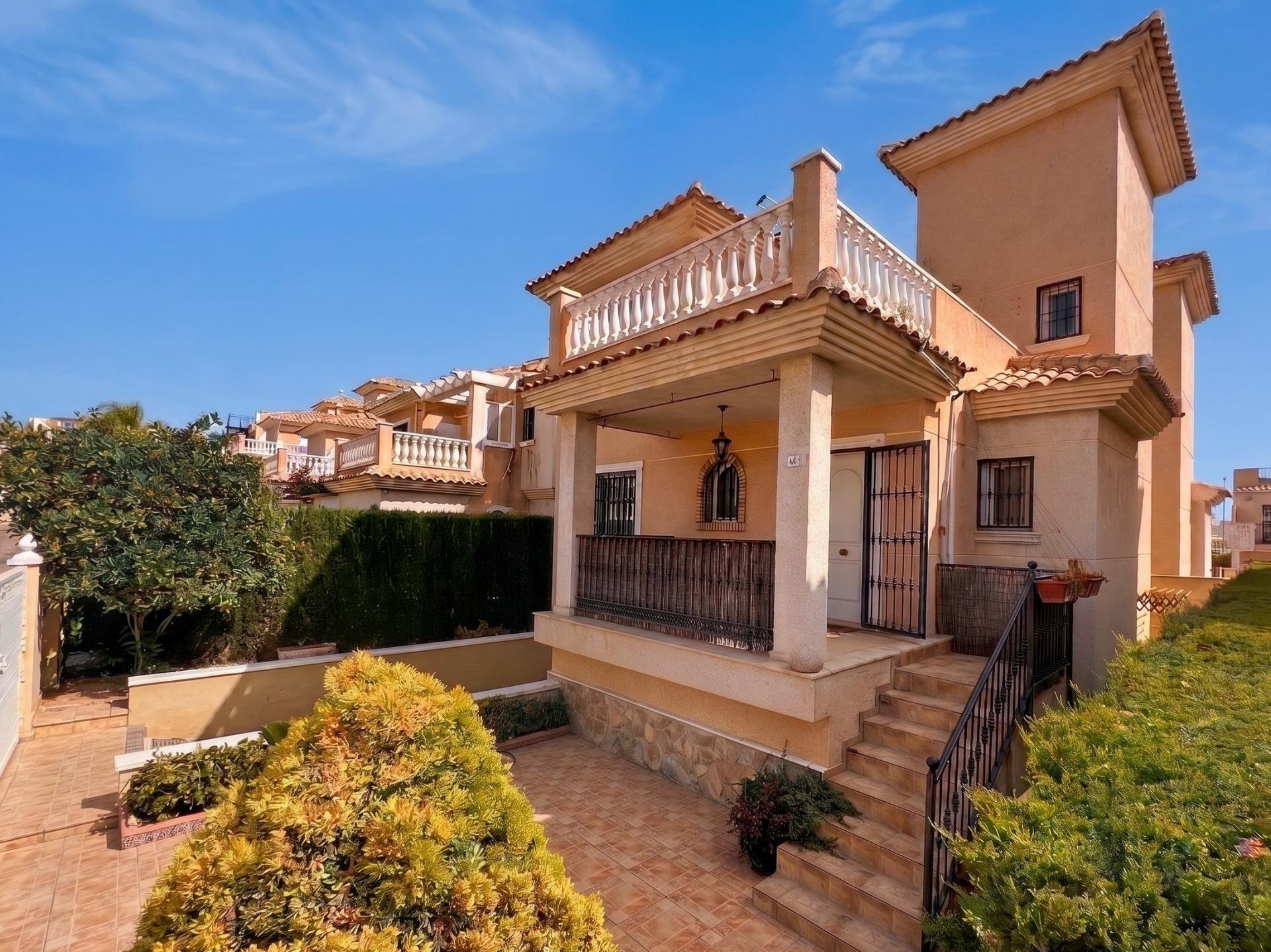 Villa à Torrevieja, Alicante, Espagne 3 chambres, 183 m2 No. 194500