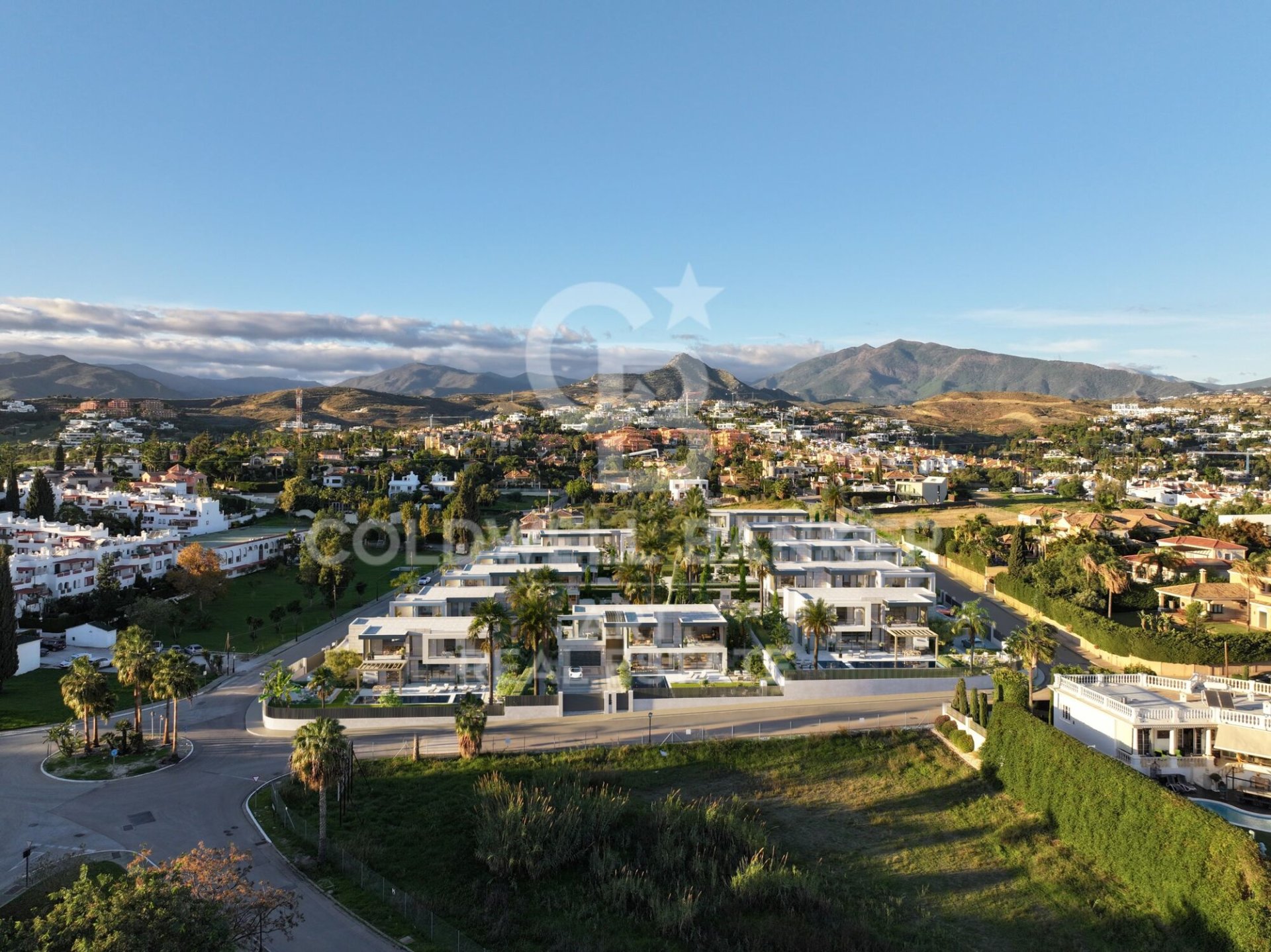 Hus i Estepona, Malaga, Spanien 4 sovrum, 359 kvm. Nr. 157758