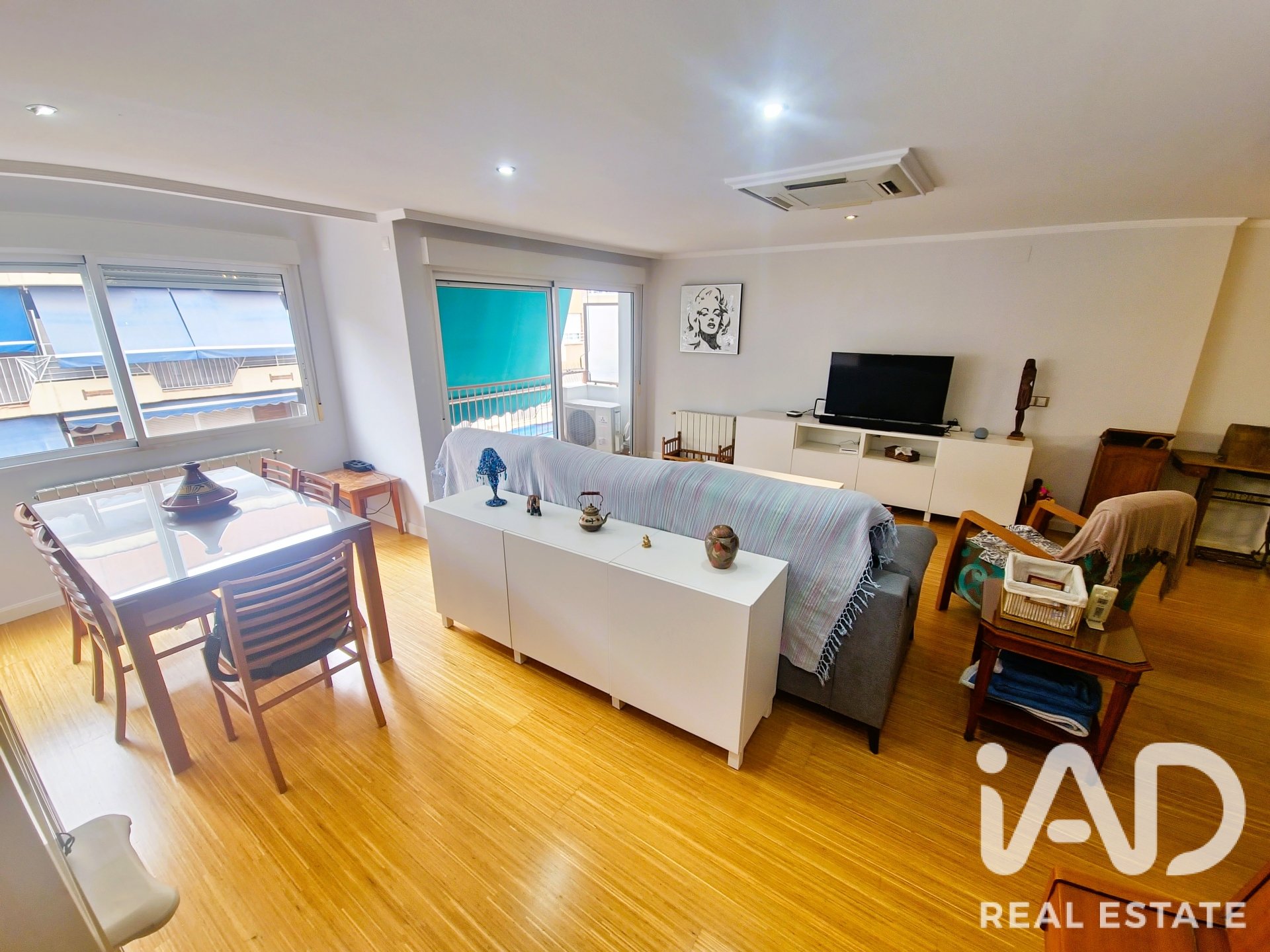 Apartment in Alicante, Spain 3 bedrooms, 140 sq.m. No. 187769