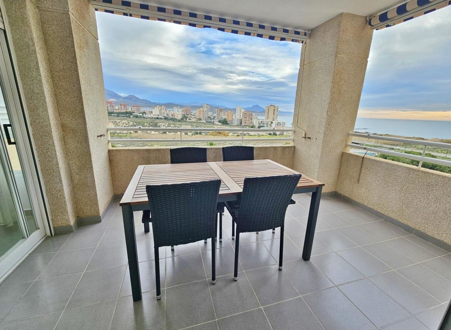 Квартира в Эль Кампельо, Аликанте, Испания 2 спальни, 105м2 №180769