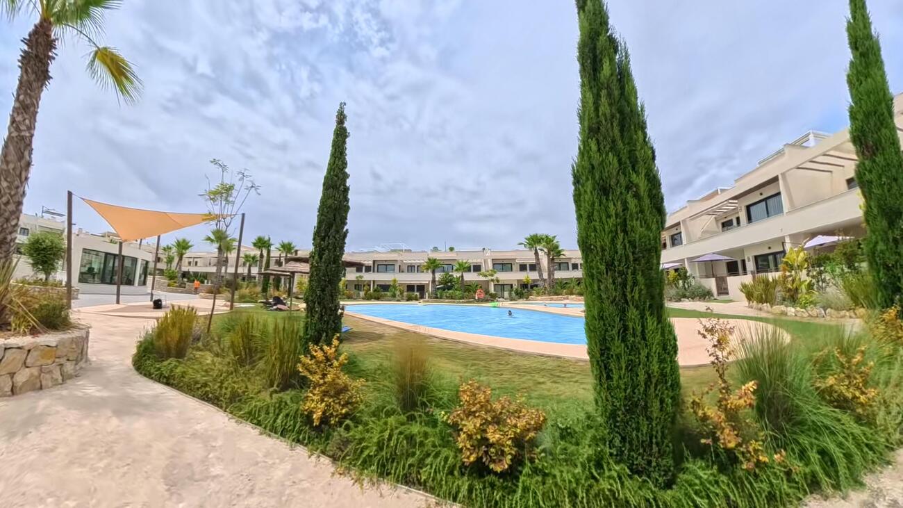 Apartamento en Torrevieja, Alicante, España 2 dormitorios, 93 m2 No. 194125
