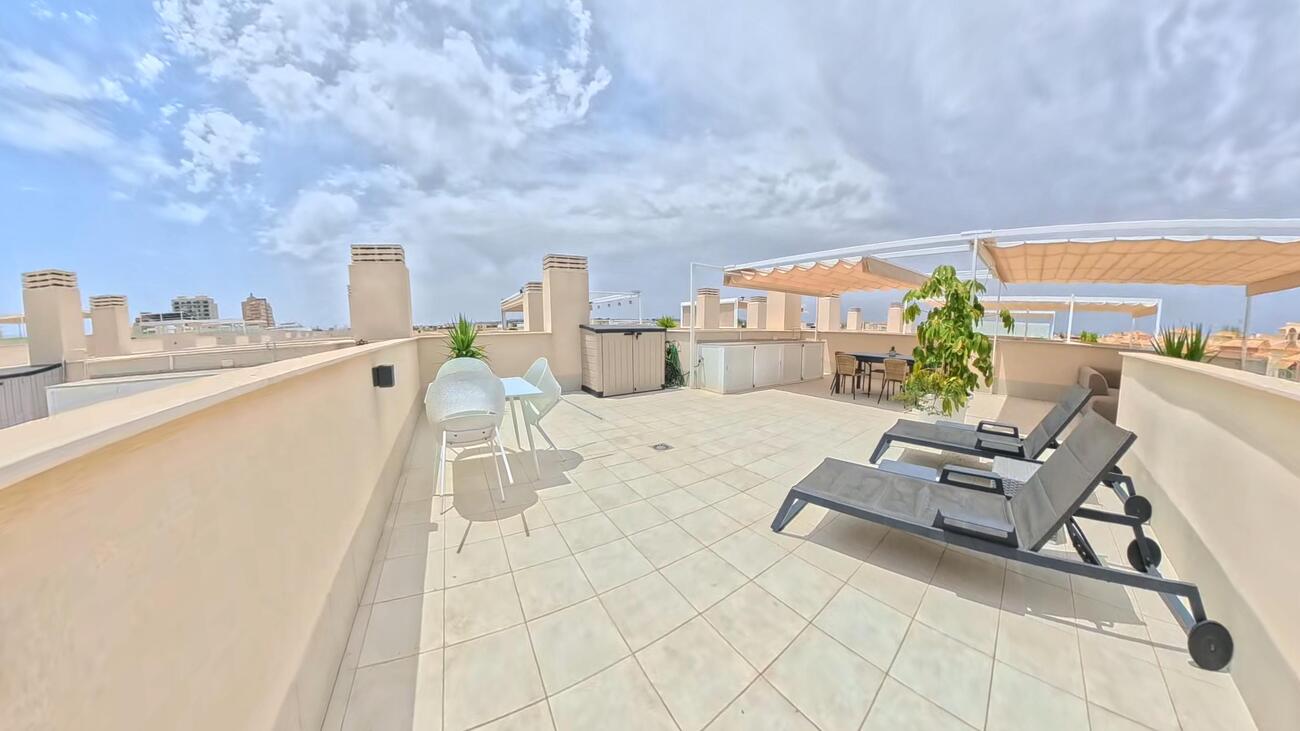 Apartamento en Torrevieja, Alicante, España 2 dormitorios, 93 m2 No. 194125