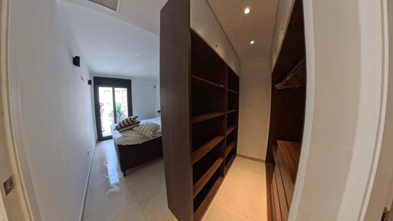 Apartamento en Torrevieja, Alicante, España 2 dormitorios, 93 m2 No. 194125