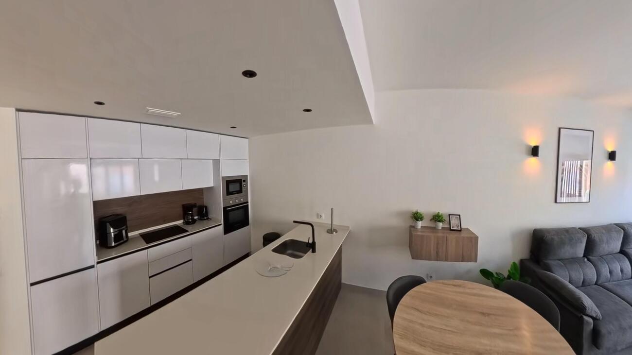 Apartamento en Torrevieja, Alicante, España 2 dormitorios, 93 m2 No. 194125